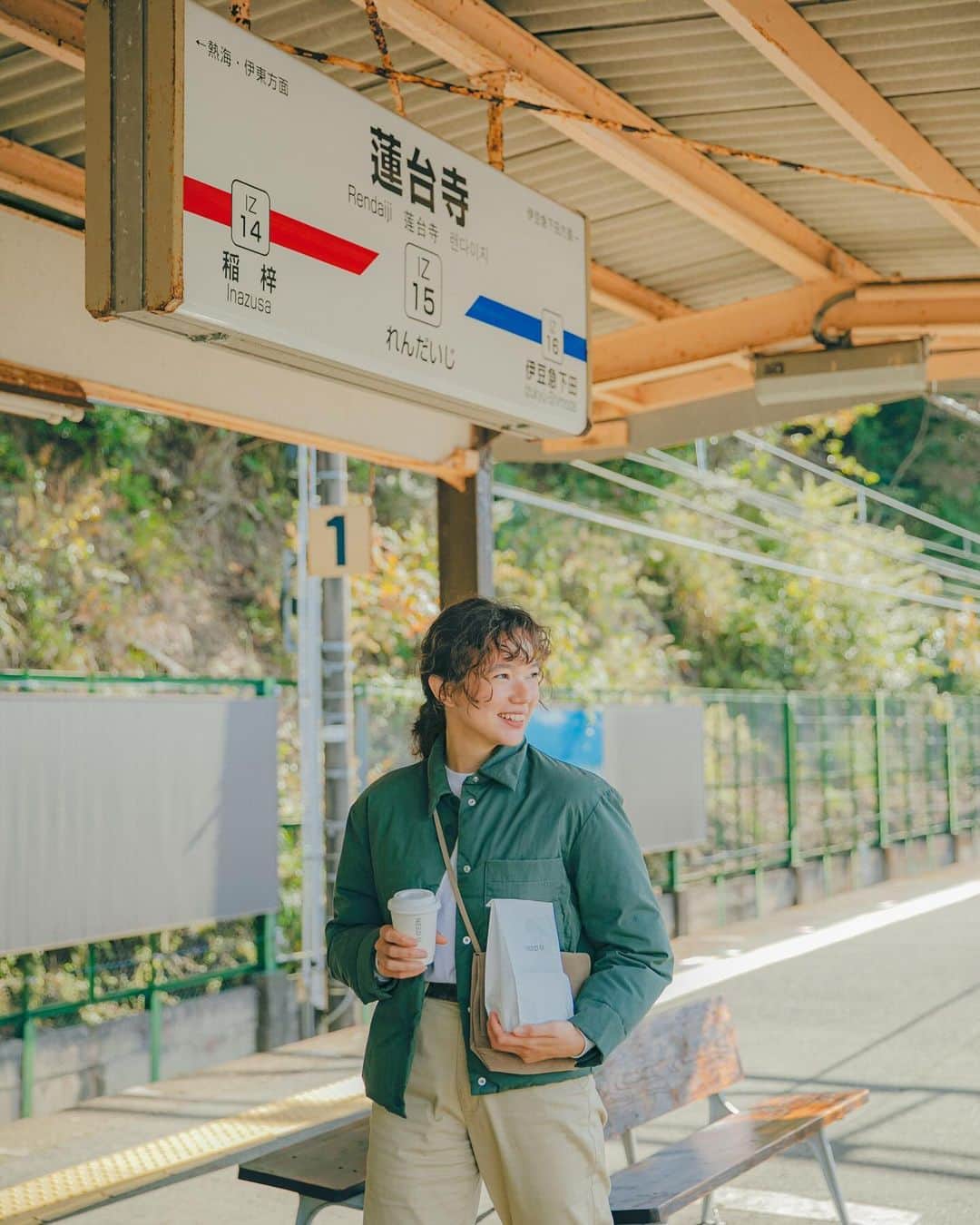 福田瞳のインスタグラム：「@needu_store 📸 天気のいい週末は電車🚃でお出かけしたくなりますね♡」