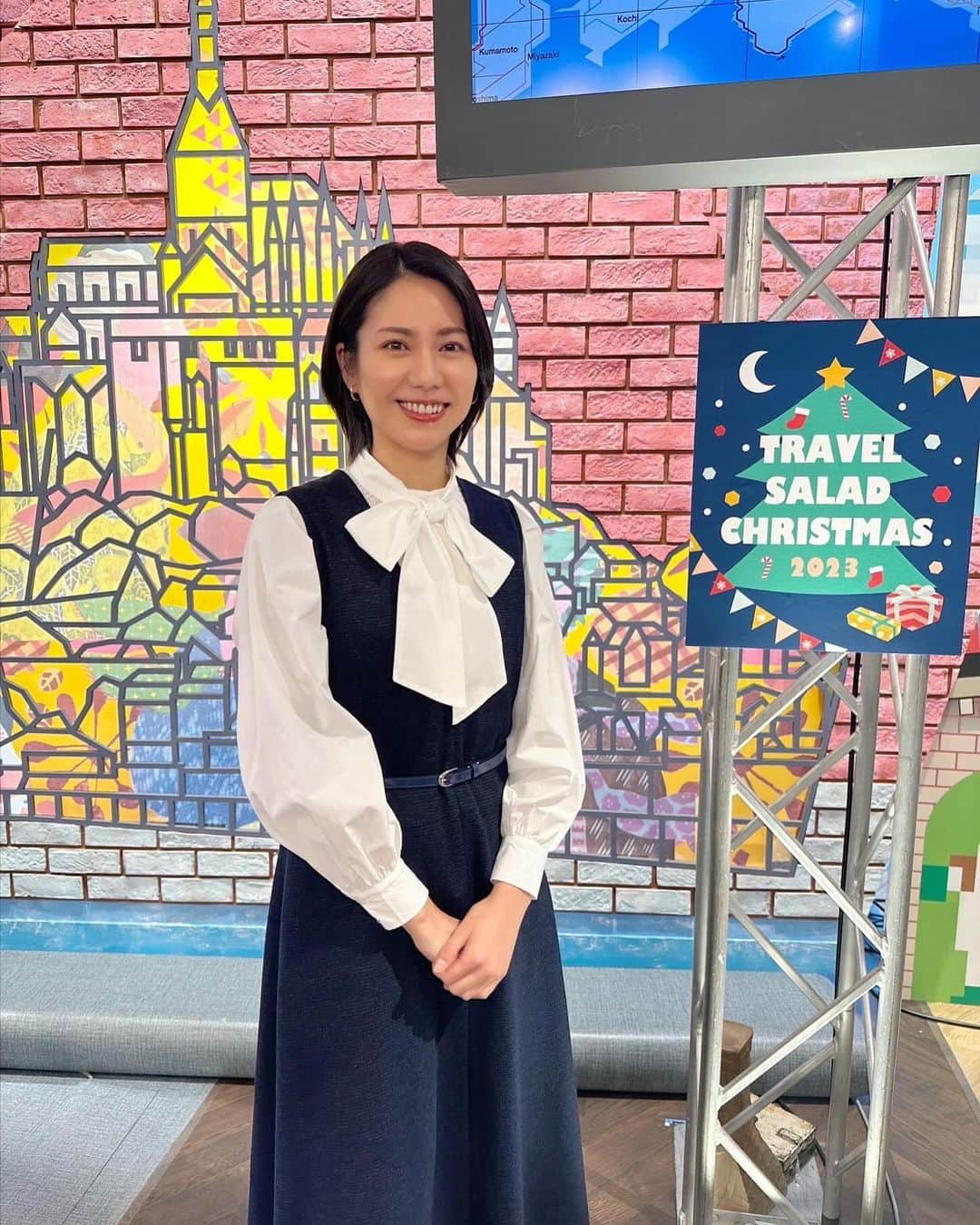 松下奈緒さんのインスタグラム写真 - (松下奈緒Instagram)「皆さんこんにちは！ 本日も「旅サラダ」をご覧頂きありがとうございました。  ハワイ島はやはり素敵な場所でしたね🌺  島全体がパワースポットなので、またいつか行ける日が来るといいなあ〜✨  そして！海鮮好きにはたまらない北海道！！  毛蟹とても美味しかったです🦀 年末は毛蟹で贅沢したいなぁ〜😋  今年もあと1回の放送です！ 来週もお楽しみに♫  #旅サラダ #松下奈緒  <衣装> ブラウス#LaboutiqueBonBon ワンピース#PLAINPEOPLE イヤリング#vendomeaoyama」12月16日 10時25分 - matsushita_nao_official