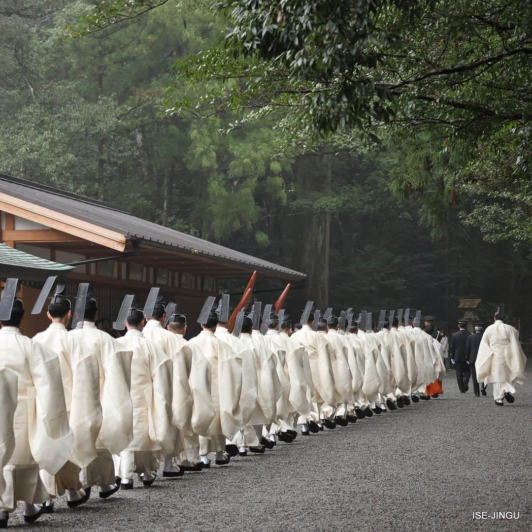 伊勢神宮のインスタグラム：「#伊勢神宮 #神宮 #神社 #心のふるさと #内宮 #皇大神宮 #月次祭 #御卜 #isejingu #jingu #soul_of_japan #japan #jinja #shinto #naiku #kotaijingu #tsukinami_sai」