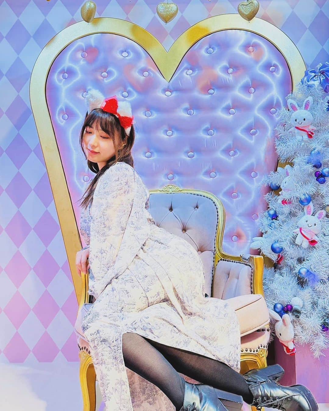 由愛可奈のインスタグラム：「🐈🎀🐈🎀  たまには子供帰りしてもいいかな？」