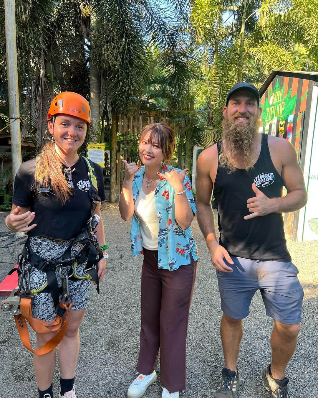 Miyuuさんのインスタグラム写真 - (MiyuuInstagram)「朝だ！生です旅サラダに出演しました！ 放送観てくださった皆様、ありがとうございました！  今回は、ハワイSPと題して、たくさんのハワイの魅力をお届けしました。  ハワイの魅力は、街、食、自然、どこをとっても、本当に素晴らしくて、ハワイという土地に立っているだけで自然と優しい気持ちになれる、そんな場所でした。そして、何よりも、"人"が優しくてピースフルで、初めての海外ロケで、不安もあったけど、そんな気持ちを大きな器で包み込んでくれる優しさ溢れる人たちにたくさんの愛をもらいました。  最後に、" meke aloha pumehana(心から温かい愛をこめて) "というハワイ語を入れて曲を作らせていただいたのですが、たくさんのことを経験させてもらったハワイの島々、人への感謝の気持ちを歌わせていただきました。  今回訪れた、オアフ島・マウイ島・ハワイ島、いつかまた必ずハワイ行きたいな。 それまで、一日一日を、毎日を大切に、今をしっかり感じて感謝して、過ごそう。  本っ当に素晴らしい旅を、ありがとうハワイ！！！Mahalo!🤙🏾 #旅サラダ#hawaii#ハワイ」12月16日 11時35分 - miyuuamazing