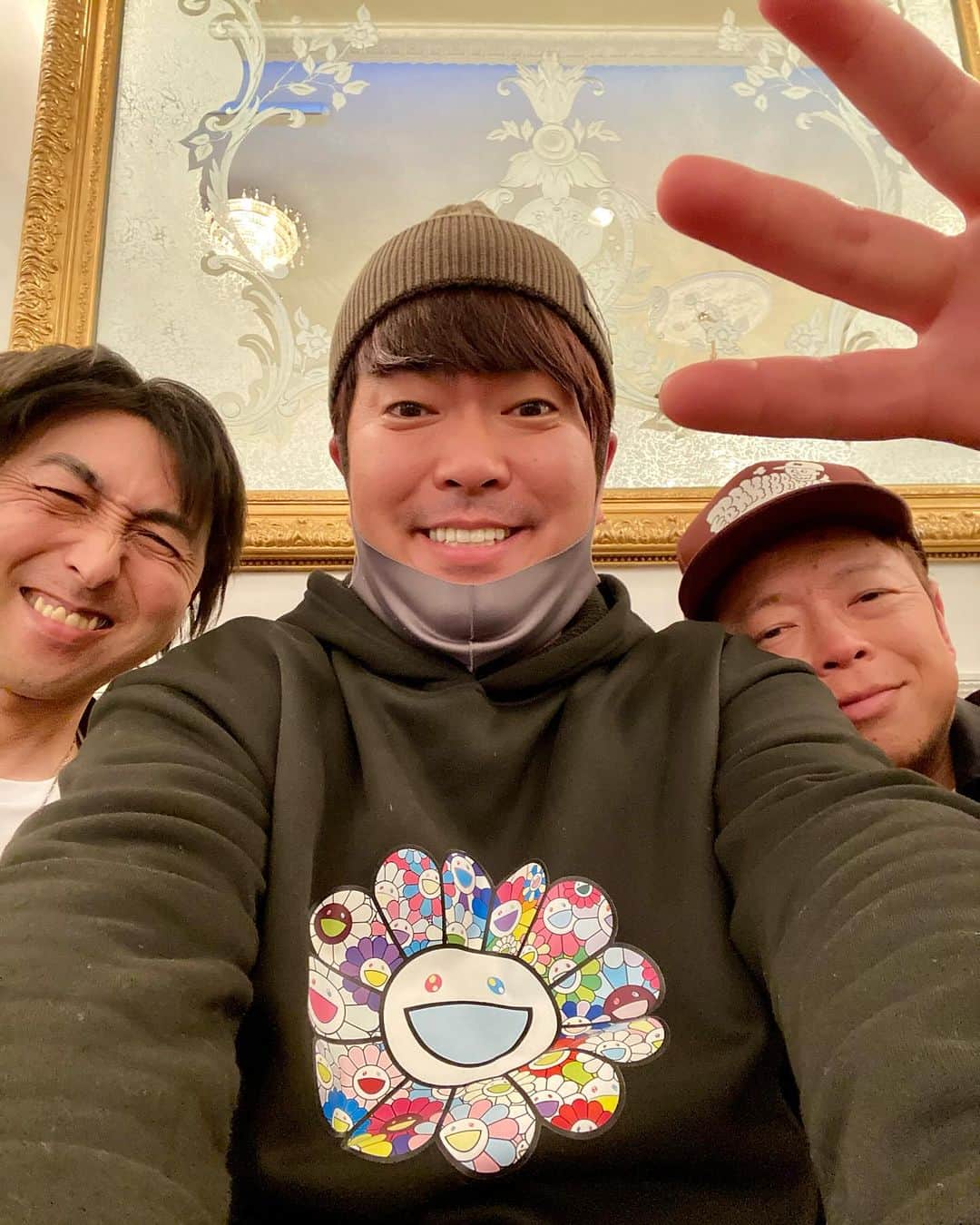 GO!皆川のインスタグラム：「ハロー植田さん達と柏で営業🈺  ネゴさんと柏で銭湯♨️  そして激ウマ大当たり居酒屋へ🎯  ネゴさん独占ネゴ会でした💪  ネゴさんお湯にお酒にご馳走様でした🍶」