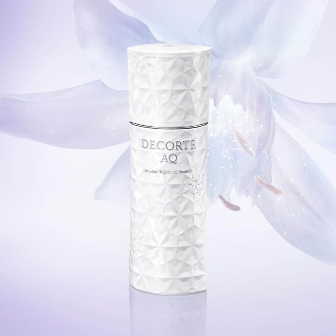 DECORTÉのインスタグラム：「AQ Whitening Emulsion swiftly penetrates beauty ingredients into the deep layers of the stratum corneum with a refreshing touch. Prevents new dark spots to form with moisture and brightness. Softens the skin, allowing moisture to spread smoothly, and leads to easy absorption of the next layer of skincare.  AQ美白ケアの先行乳液は、みずみずしいタッチで美容成分を角層深部へ瞬時に浸透。 新たなシミの発生を防ぎながら、うるおいと明るさで満たします。 肌をときほぐしながらうるおいを澄みわたらせ、あとに使用するスキンケアがなじみやすい肌状態へと導きます。  2月16日発売　新商品 AQ アブソリュート エマルジョン ブライト [医薬部外品]  #aq #aqabsolute #aqアブソリュート#AQアブソリュートブライト  #DECORTEAQ #コスメデコルテ #decorte #スキンケア #skincare」