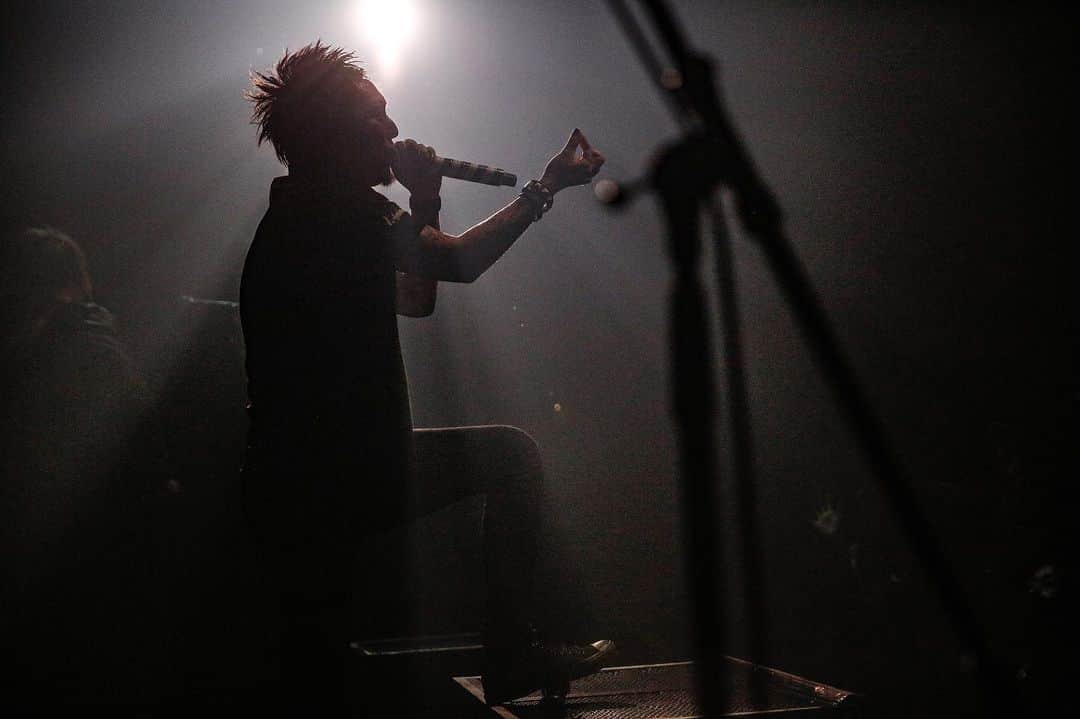 MAH さんのインスタグラム写真 - (MAH Instagram)「SiM “PLAYDEAD” WORLD TOUR SEASON 1 in 🇯🇵 Day 21 at EVANS CASTLE HALL, Nara.  #SiM #PLAYDEAD #KNOSIS  📷 @koheisuzukiphoto」12月16日 12時42分 - mahfromsim
