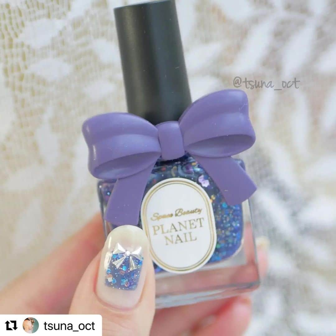 【PLANET NAIL（プラネット ネイル）】公式さんのインスタグラム写真 - (【PLANET NAIL（プラネット ネイル）】公式Instagram)「✰✰✰✰✰✰✰✰✰✰✰✰ PLANET Girl🪐 @tsuna_oct さま♡  何かをplanningさせたら右に出るものは いないほどのスピード感&パワーの持ち主 なつみちゃん🥺✨✨✨ いつも人が楽しめること、心豊かであることを 生きてるなつみちゃんだからこそ成せる技っ🩷 プラネットガールの煌き連鎖を これからみなさま楽しみにしててくださいね😍 ╍ ╍ ╍ ╍ ╍ ╍ ╍ ╍ ╍ ╍ ╍ ╍  💅🏻💅🏻⁡ ⁡.⁡ ⁡⁡ ⁡ #プラネットガールの煌めき連鎖 ✨✨⁡ 同じ #プラネットガール2023 をしている、かれんさんと( @self_._.nail._._ )の縛りネイルです💫⁡ ⁡.⁡ ⁡⁡ ⁡縛り内容は、 🌟 ̖́-深海の空中庭園を使用する 🌟 ̖́-クリスマスネイル 🌟 ̖́-パールを使う です🫧🫧⁡ ⁡.⁡ ⁡⁡ ⁡クリスマスネイルということで、ツリーネイルにしてみました🎄⁡⁡ ⁡. ⁡久々にポリシートを使ったデザインです🫣🫣⁡ ⁡クッキングシートにポリッシュを塗り塗りして、剥がしたあとハサミで切ってトップコートで貼り付けました💭⁡ ⁡5枚目が残骸...です🤣🤣⁡ ⁡ポリシート使うと、チェック柄も楽チンで良きです🙆🏻‍♀️⁡ ⁡.⁡ ⁡⁡ ⁡使用品は、⁡ ⁡⁡・@planet.jp ⁡ #planetnail ⁡⁡ #深海の空中庭園 .  #ネイルハードナー  #アッシュサタン .⁡ ⁡・@dupbeauty ⁡ ⁡ #ネイルファンデーション  #ピュアミルク .⁡ ⁡・@pa_nail ⁡ ⁡ #paネイル ドロウネイル draw01⁡ ⁡です🎄🎄⁡ ⁡.⁡ ⁡⁡⁡ ⁡今回はかれんさんとの縛りネイルということで、ピンクも使ってみました🫣 ⁡ #プラネットガールの煌めき連鎖 、まだまだ続くのでお楽しみに🫶🏻🫶🏻⁡  #プラネットネイル が作り出す煌めきの輪、もっと広がりますように💫⁡ ⁡.⁡ ⁡⁡ ⁡ #tsuna_planetnail 👈プラネットネイルを使用した他のデザインはこちらから💫⁡ ⁡.⁡ ⁡⁡ ⁡ #tsuna_naildesign  #tsuna_bluenail  #クリスマスネイル  #ツリーネイル  #プレゼントネイル  #冬ネイル  #冬ネイル2024  #チェックネイルデザイン  #ブルーネイル  #ラメネイル部  #ラメネイル  #簡単ネイル  #ポリッシュ派  #ポリッシュネイル  #時短ネイル  #初心者ネイル  #セルフネイル  #セルフネイル初心者  #あいりネイルカタログ」12月16日 12時57分 - planet.jp