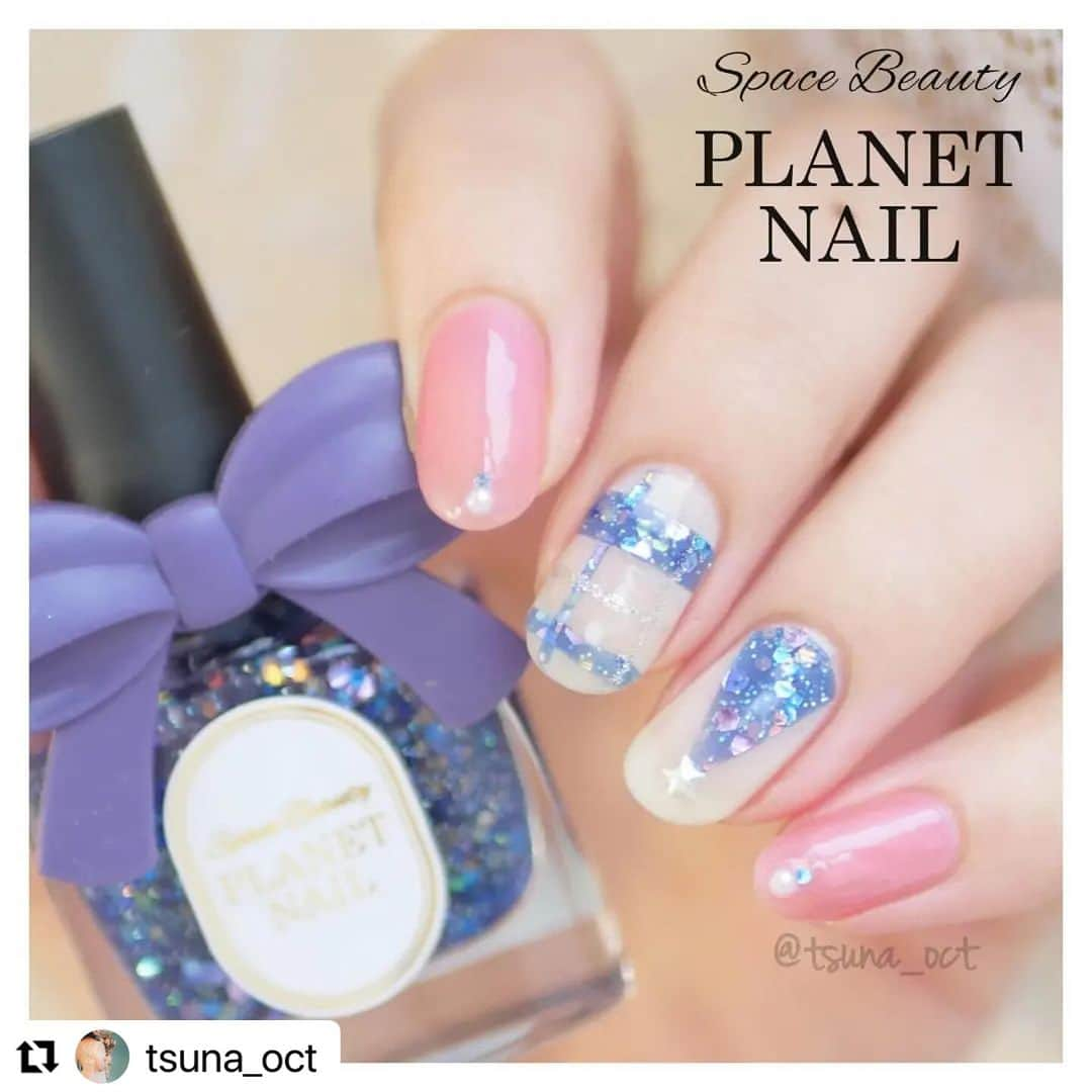 【PLANET NAIL（プラネット ネイル）】公式さんのインスタグラム写真 - (【PLANET NAIL（プラネット ネイル）】公式Instagram)「✰✰✰✰✰✰✰✰✰✰✰✰ PLANET Girl🪐 @tsuna_oct さま♡  何かをplanningさせたら右に出るものは いないほどのスピード感&パワーの持ち主 なつみちゃん🥺✨✨✨ いつも人が楽しめること、心豊かであることを 生きてるなつみちゃんだからこそ成せる技っ🩷 プラネットガールの煌き連鎖を これからみなさま楽しみにしててくださいね😍 ╍ ╍ ╍ ╍ ╍ ╍ ╍ ╍ ╍ ╍ ╍ ╍  💅🏻💅🏻⁡ ⁡.⁡ ⁡⁡ ⁡ #プラネットガールの煌めき連鎖 ✨✨⁡ 同じ #プラネットガール2023 をしている、かれんさんと( @self_._.nail._._ )の縛りネイルです💫⁡ ⁡.⁡ ⁡⁡ ⁡縛り内容は、 🌟 ̖́-深海の空中庭園を使用する 🌟 ̖́-クリスマスネイル 🌟 ̖́-パールを使う です🫧🫧⁡ ⁡.⁡ ⁡⁡ ⁡クリスマスネイルということで、ツリーネイルにしてみました🎄⁡⁡ ⁡. ⁡久々にポリシートを使ったデザインです🫣🫣⁡ ⁡クッキングシートにポリッシュを塗り塗りして、剥がしたあとハサミで切ってトップコートで貼り付けました💭⁡ ⁡5枚目が残骸...です🤣🤣⁡ ⁡ポリシート使うと、チェック柄も楽チンで良きです🙆🏻‍♀️⁡ ⁡.⁡ ⁡⁡ ⁡使用品は、⁡ ⁡⁡・@planet.jp ⁡ #planetnail ⁡⁡ #深海の空中庭園 .  #ネイルハードナー  #アッシュサタン .⁡ ⁡・@dupbeauty ⁡ ⁡ #ネイルファンデーション  #ピュアミルク .⁡ ⁡・@pa_nail ⁡ ⁡ #paネイル ドロウネイル draw01⁡ ⁡です🎄🎄⁡ ⁡.⁡ ⁡⁡⁡ ⁡今回はかれんさんとの縛りネイルということで、ピンクも使ってみました🫣 ⁡ #プラネットガールの煌めき連鎖 、まだまだ続くのでお楽しみに🫶🏻🫶🏻⁡  #プラネットネイル が作り出す煌めきの輪、もっと広がりますように💫⁡ ⁡.⁡ ⁡⁡ ⁡ #tsuna_planetnail 👈プラネットネイルを使用した他のデザインはこちらから💫⁡ ⁡.⁡ ⁡⁡ ⁡ #tsuna_naildesign  #tsuna_bluenail  #クリスマスネイル  #ツリーネイル  #プレゼントネイル  #冬ネイル  #冬ネイル2024  #チェックネイルデザイン  #ブルーネイル  #ラメネイル部  #ラメネイル  #簡単ネイル  #ポリッシュ派  #ポリッシュネイル  #時短ネイル  #初心者ネイル  #セルフネイル  #セルフネイル初心者  #あいりネイルカタログ」12月16日 12時57分 - planet.jp