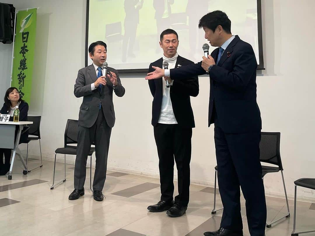 足立康史さんのインスタグラム写真 - (足立康史Instagram)「今日は、日本維新の会池田市支部支部大会。第二部では、漆間譲司代議士、５区の梅村さとし支部長・参議院議員、そして９区支部長の私の３人で社会保障や政治資金についてトークライブをお送りしました。ご参加下さった皆さま、ありがとうございました！午後は「あだち塾」〈第二期〉の第5講（座学は最終回）となります。引き続き宜しくお願い申し上げます！」12月16日 13時16分 - adachiyasushi