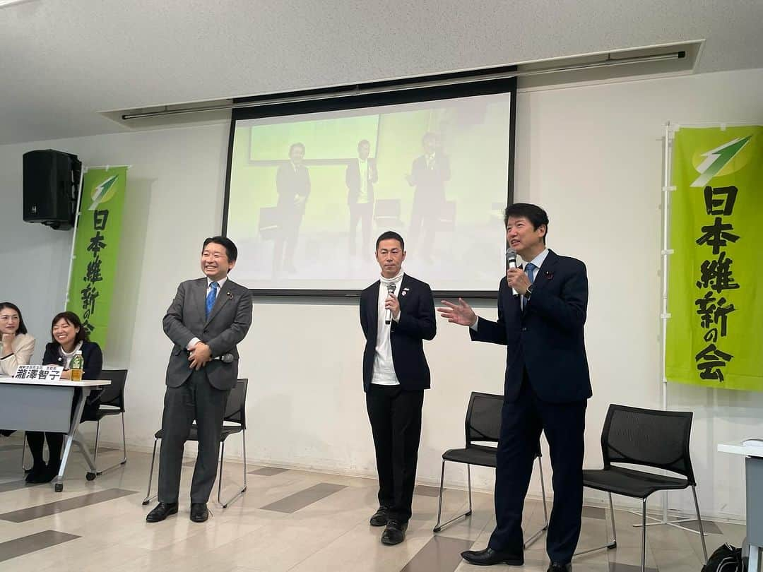 足立康史さんのインスタグラム写真 - (足立康史Instagram)「今日は、日本維新の会池田市支部支部大会。第二部では、漆間譲司代議士、５区の梅村さとし支部長・参議院議員、そして９区支部長の私の３人で社会保障や政治資金についてトークライブをお送りしました。ご参加下さった皆さま、ありがとうございました！午後は「あだち塾」〈第二期〉の第5講（座学は最終回）となります。引き続き宜しくお願い申し上げます！」12月16日 13時16分 - adachiyasushi