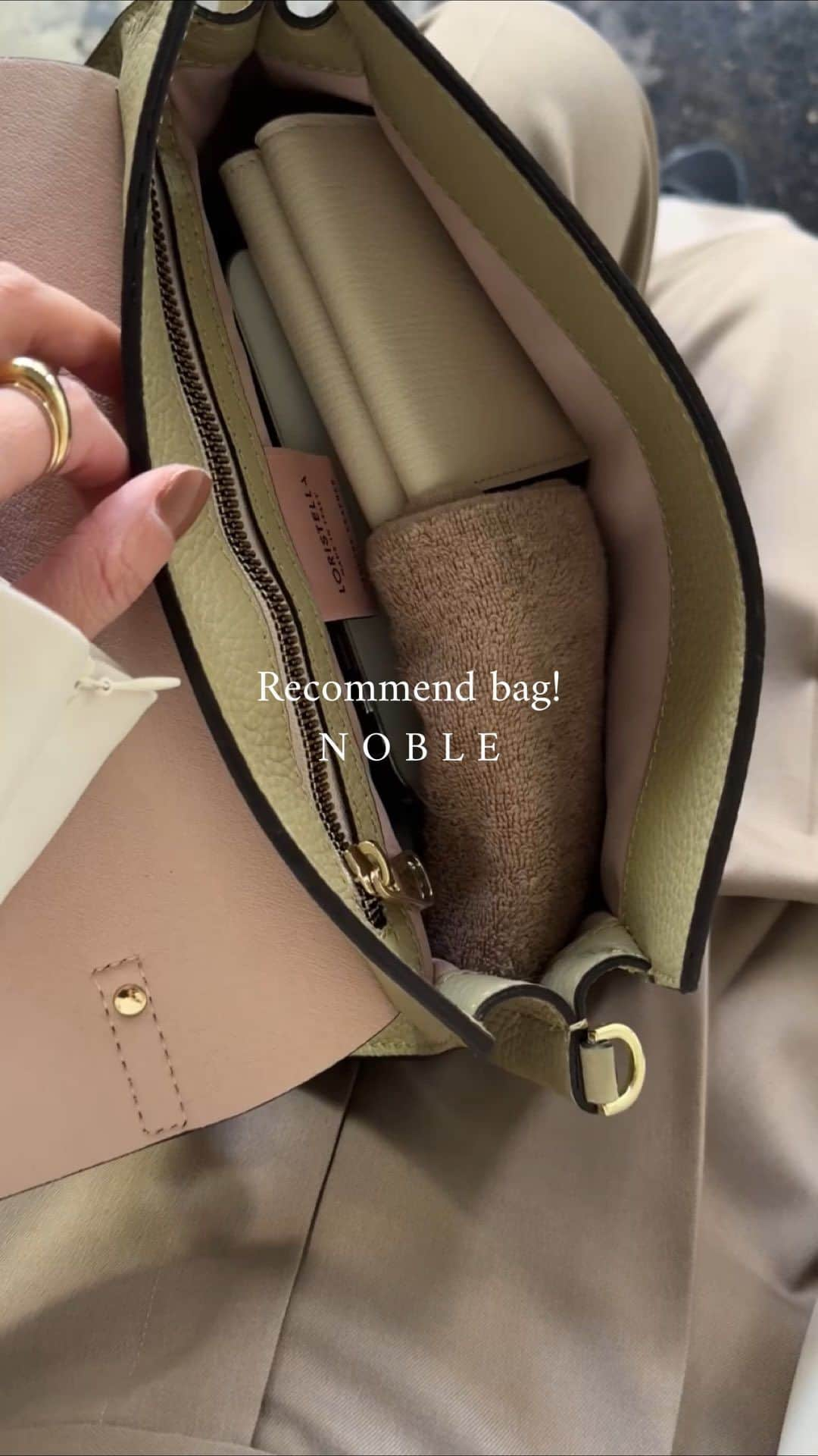 トライセクトのインスタグラム：「Recommend bag!  LORISTELLA ワンハンドルショルダーBAG no. 24092250004010 ¥28,600（税込） ※3月入荷予定  ・スリットスリーブジャケット no.24010240604010 ¥35,200税込 ※3月入荷予定  ・ニュアンス2wayニットタンク no.24080240402010 ¥11,000税込 ※3月入荷予定  ・エステルツイルストレッチスラックスパンツ no.24030240503010 ¥16,500税込 ※3月入荷予定 ----------------------------------------  @noble.jp @baycrews #noble #baycrews  #new #item #collection  #feminine #styilsh #simple #modern #ノーブル #新作 #新入荷  #インスタライブ #ライブ配信 #スタッフコーデ  #今日のコーデ#大人コーデ#ファッション #今日の服#大人ファッション#シンプルコーデ#着回し」