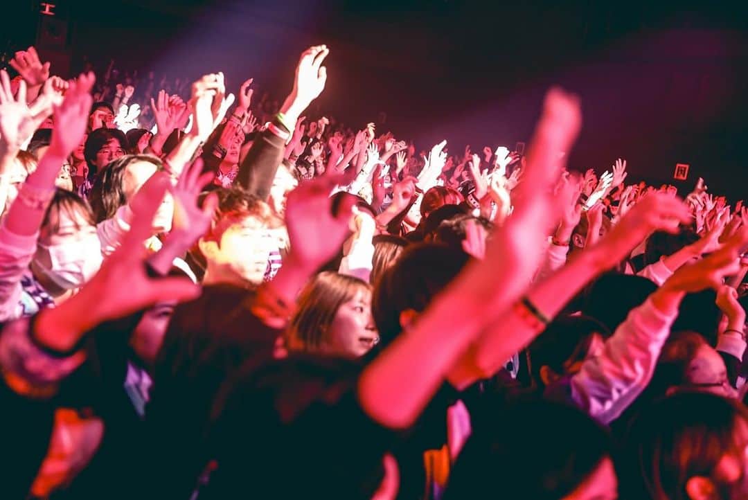 フレデリックさんのインスタグラム写真 - (フレデリックInstagram)「2023.12.15（金）Zepp Osaka Bayside 「FREDERHYTHM TOUR 2023-2024 " WELL 噛 ONE “」  #わらび餅の最初 #ドラマ #フレデリック #frederic #FRDC #frederhythm #フレデリズム photo by @nabespg」12月16日 13時49分 - frederigram