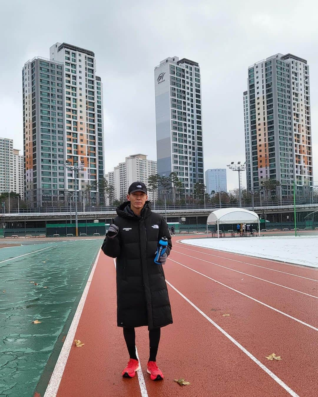 ジヌションさんのインスタグラム写真 - (ジヌションInstagram)「❄️ 추울때는 롱패딩이지! #UNKNOWNCREW #노스페이스 @thenorthface_kr  #스포츠가있는곳에 #파워에이드」12月16日 13時45分 - jinusean3000