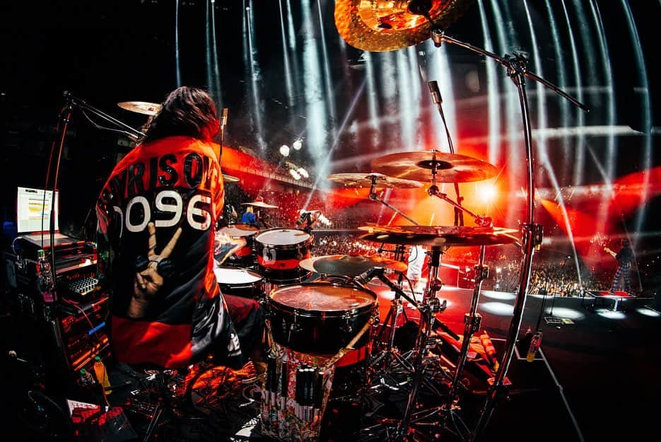 Tomoyaさんのインスタグラム写真 - (TomoyaInstagram)「Malaysia🔥🔥🔥 Bagus!!!!!!!!!! Thank you so much👏🕊   @oneokrockofficial  @ruihashimoto 📸   #oneokrock #drummer #luxurydisease」12月16日 13時47分 - tomo_10969