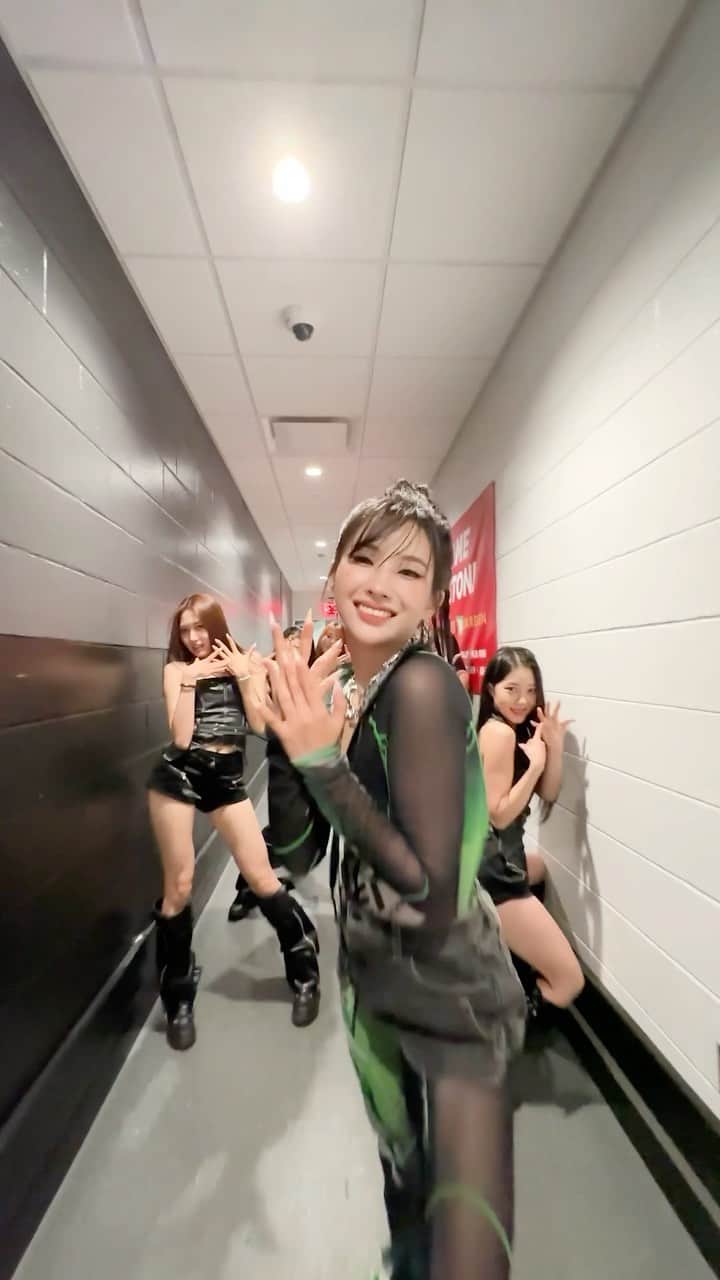(G)I-DLEのインスタグラム：「[📽️] put your hands up  #여자아이들 #GIDLE #소연 #SOYEON」