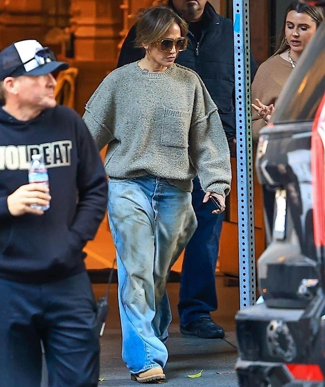 Just Jaredのインスタグラム：「Jennifer Lopez showed off three distinct looks while filming her new movie “Unstoppable” on Thursday and Friday in Los Angeles. The singer and actress will star opposite Jharrel Jerome in the film based on the true story of wrestler Anthony Robles. Check out more photos on JustJared.com! #JenniferLopez Photos: Backgrid」