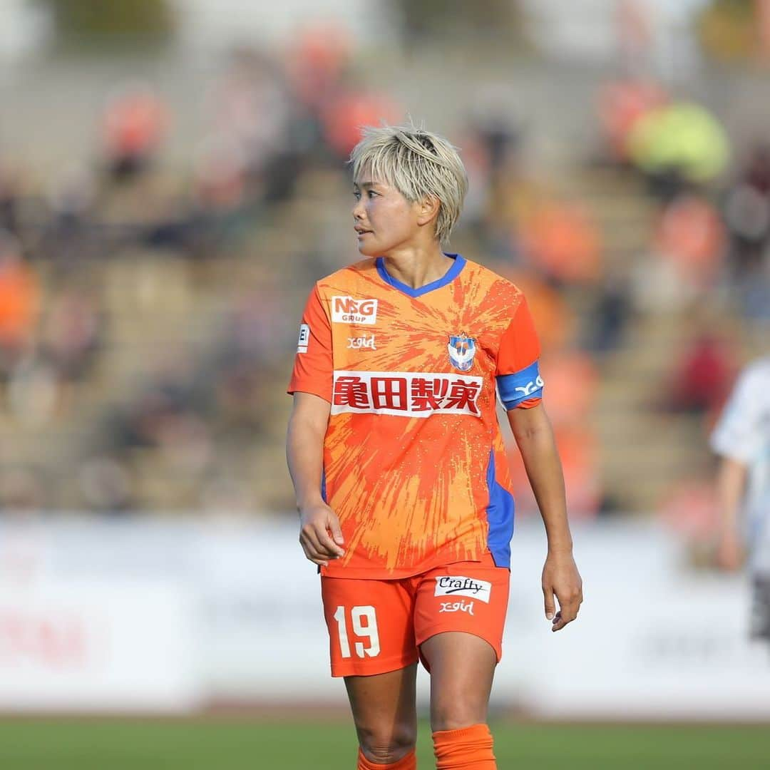 川澄奈穂美のインスタグラム：「🧡TOMORROW💙 ▽ ⚽️皇后杯JFA第45回全日本女子サッカー選手権大会5回戦 🕕12月17日(日)11:00K.O. 🆚AC長野パルセイロ・ レディース 🏟️兵庫県三木総合防災公園陸上競技場 ▽ 🖥LIVE配信 JFA TV（YouTube）▶️ https://www.youtube.com/live/_Kj8hOxoXsE?si=PJHuatUdeaYQD2Q8 ▽ 🎫観戦無料 ▽ ℹ️ https://albirex-niigata-ladies.com/news/2022-12-17/ ▽ もう一つのタイトルに向けた闘いがいよいよ始まります❗️絶対に負けられないトーナメント方式。応援よろしくお願いします🔥」