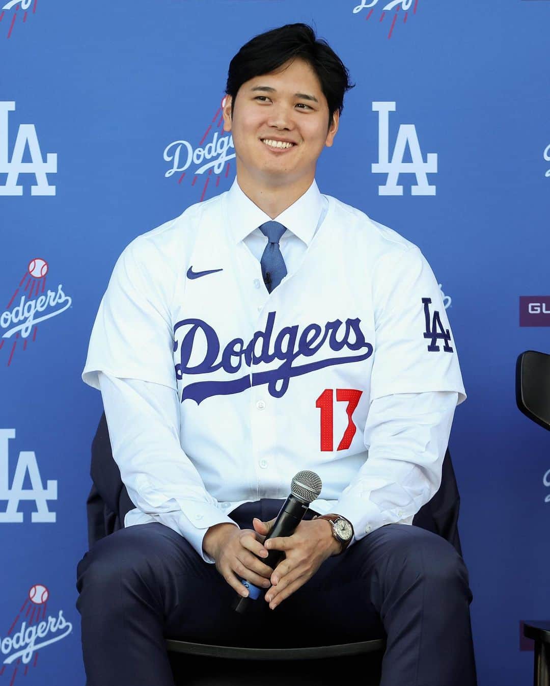 GQのインスタグラム：「@ShoheiOhtani chose the perfect watch to sign his $700 million contract—a supremely stylish nod to his homeland. Hit the link in bio for the coolest and wildest watches spotted on celebs this week.」