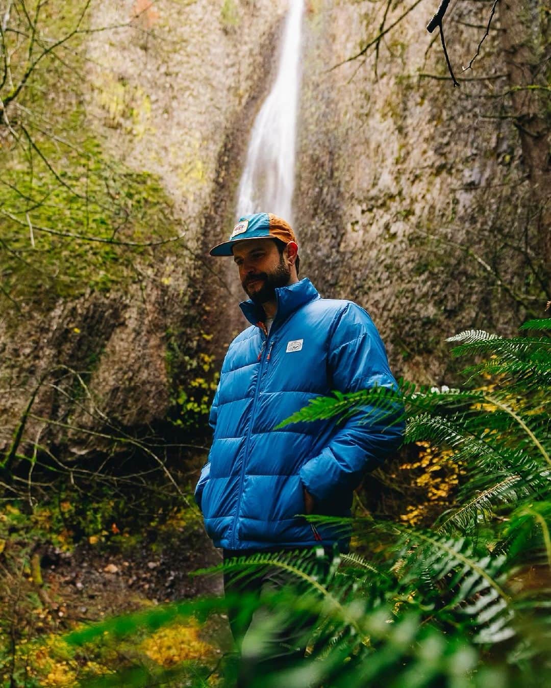 Poler Outdoor Stuffのインスタグラム：「Our Holiday sale rages on! And our Yukon jacket is a good one if you’re looking for something new to keep ya warm this winter. It’s a great insulator or can be used as an outerwear piece. Choose your own adventure!」