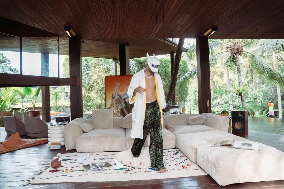 CROのインスタグラム：「sofa so gooood @vetsak #ad #vetsak #vetsaksofa」