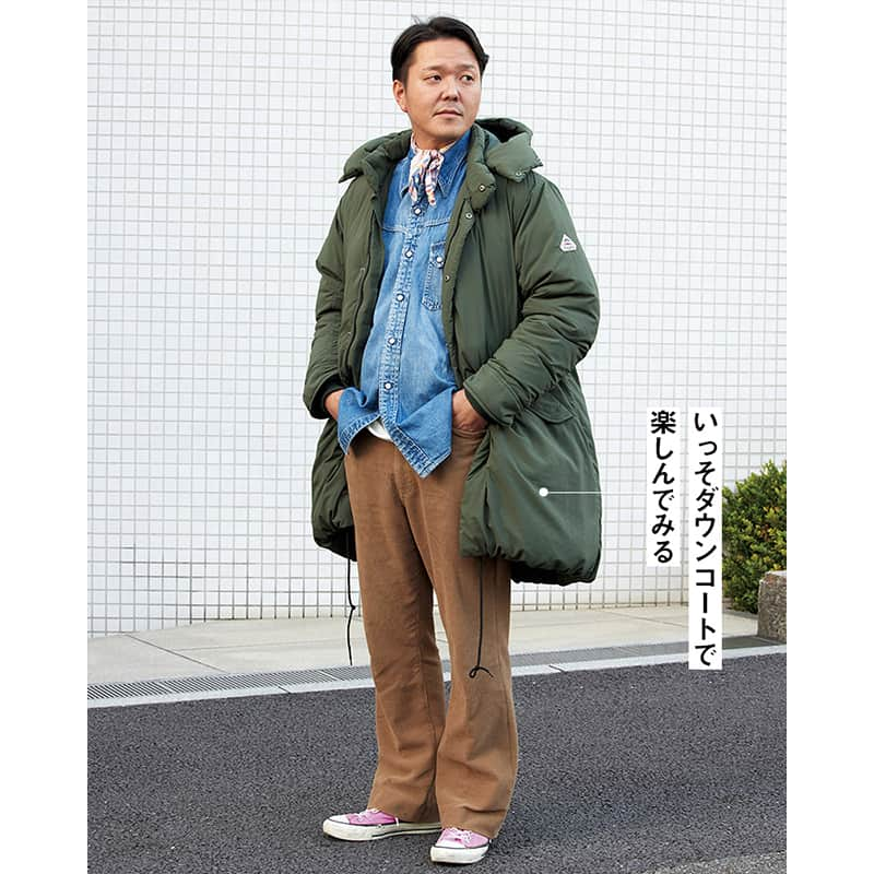 UOMOさんのインスタグラム写真 - (UOMOInstagram)「【大人の冬服】おしゃれな大人の「街に馴染むダウン」正解着こなし7選  気づけば師走、急に気温が下がってきた。12月、何を着ればいいんだっけ…？　UOMOスナップ常連たちの冬のスタイリングに密着。  1.貝瀬慎太郎さん（会社員） 「冬はチェックが着たくなります」。足元も革靴でモノトーン＆シックに。  2.岡村拓哉さん（ビームス プレス） ダウンの裾を絞って丸みを出して、チェックのマフラーや白のパンツで視線を散らし都会的な印象に。  3.関口文也さん（Griffin International 企画・営業） 「ウエスタンな着こなしが気になるけど、コスプレっぽく見えないように」。ダウンコートでさりげなく抜け感を。  記事の続きはWEB UOMOで https://www.webuomo.jp/fashion/353956/  #ダウン #正解着こなし  #Graphpaper #グラフペーパー　　 #BEAMS #ビームス　　 #PYRENEX #ピレネックス #uomo #uomo_magazine #webuomo」12月16日 17時00分 - uomo_magazine