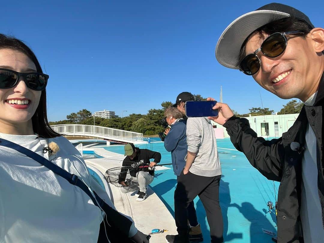 高橋麻美のインスタグラム：「． ． エリアトラウトに特化したディープな回🐟  今夜10時から🎣  釣りビジョンVODではお試し２週間無料もあるから ぜひ見てね😉  釣りビジョン @fishingvision  ⚔️AREA WARS⚔️  出演 菊地栄一 @kikuchi_eiichi  礒野寛之 @hiroyuki_isono_   使用ロッド＆ルアー VALKEIN @valkein  SMITH LTD. @smith_ltd_official  ほか  #エリアトラウト#管理釣り場#管釣り#エリアフィッシング #釣り#釣りビジョン#VOD#フィッシング#fishing#trout #プールトラウト#稲毛#稲プー」