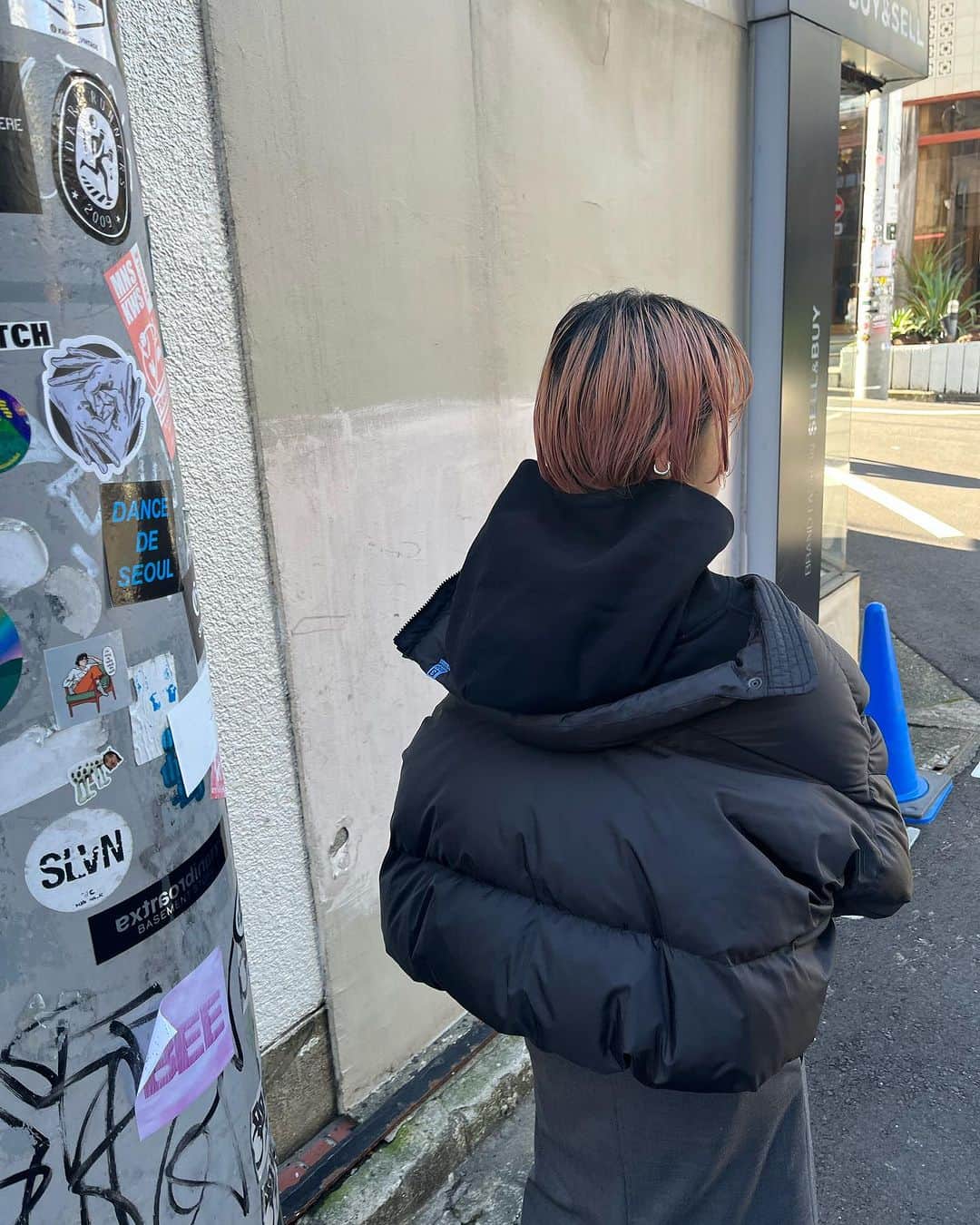 MIDWEST TOKYO WOMENさんのインスタグラム写真 - (MIDWEST TOKYO WOMENInstagram)「. 【tops】 cropped pullover hoodie @studior330 black,green,brown,beige size M  【outer】 cropped down jacket @miharayasuhiro_official black size 36  【skirt】 waistband layered skirt @eenk_official gray,black size xs,s 着用サイズ s  【shoes】 gao chelsea @bothparis black,white size 35-39  @midwest_tw staff 160cm  ______ ______ ______ ______  MIDWEST TOKYO 東京都渋谷区神南1-6-1 ☎︎03-5428-3171 ✉︎tokyo_w@midwest.jp  月〜土 12:00〜20:00 日・祝 11:00〜19:00  商品に関してのご質問、その他ございましたら お気軽にコメント、DMください。」12月16日 17時38分 - midwest_tw