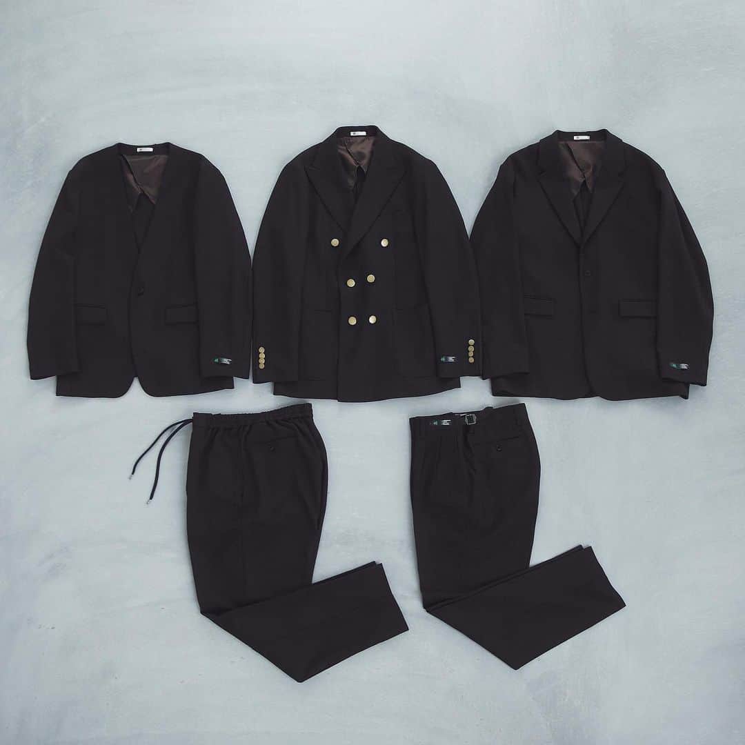SUIT SELECT スーツセレクトのインスタグラム：「【コーディネートの幅が広がる「メンズカセット服」】 好評のカセット服がメンズにも登場。 共生地でジャケットやパンツの種類が選べるので、 組み合わせ次第で、いろいろな着こなしが可能。 シーンに合わせてコーディネートを楽しむことができます。 ・ 2,3枚目 ブラウンベースに黒のインナーというスタイリングは、 ラフな雰囲気の中にも締まった印象を与えてくれます。 ・ JACKET ¥26,400 PANTS ¥10,890 (すべて税込) ・ 名品特集ページはこちらから https://www.suit-select.com/masterpiece/ ・ ・ ・ #suit #スーツ #suitselect #スーツセレクト #スーツのある日常 #名品 ・ #ビジネス #メンズ #メンズファッション #メンズコーデ #アイテム #おすすめ #おすすめコーデ #スタッフコーデ #スタッフ #スタッフおすすめ #ショップスタッフ #セットアップ ・  #business #fashion #mens #mensfashion #menscode #menswear #item #recommend #staff #staffcode #shopstaff #setup」