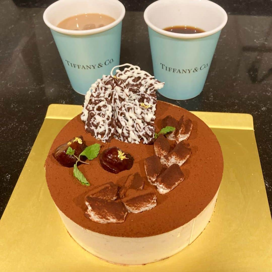 小西陽向のインスタグラム：「手作りケーキ日記🍰 栗とショコラのティラミス🌰🍫  いい材料を使って贅沢に♡湯煎したチョコレートでプレートも作って豪華に🍫🥰見た目も綺麗でとっても美味しかったなぁ❤️ . . . #ティラミス　#手作りケーキ　#お料理教室　#ケーキ　#ティラミスケーキ　#スイーツ部 #スイーツ作り #食べるの大好き #デザート　#デザート作り #料理女子　#マロンクリーム #マロン　#秋　#マロンティラミス #グルメ女子　#グルメ　#カフェ巡り #スイーツ女子」