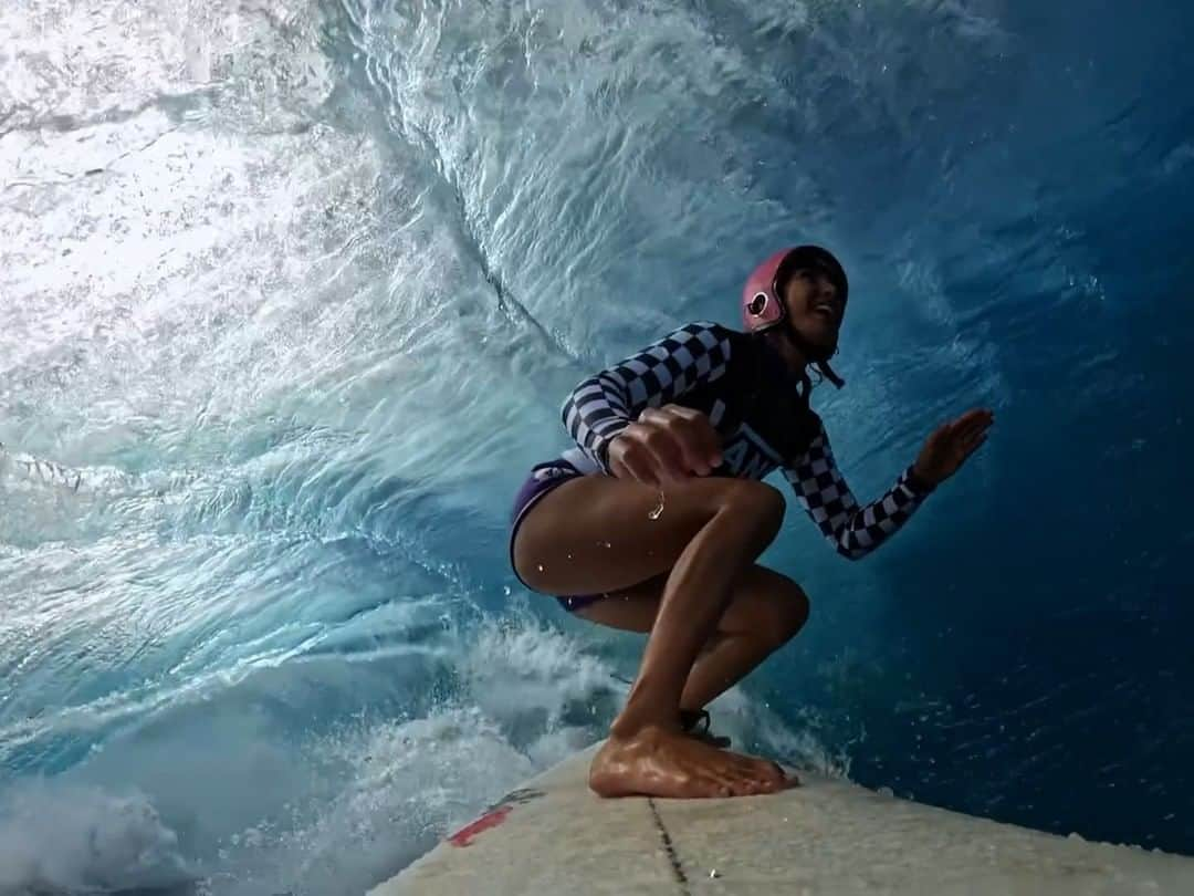 GoProのインスタグラム：「パーフェクトウェーブをとらえる @moana.17 🌊 #GoProHERO12 Black + サーフボードマウントから、 @vans Pipe Mastersの1シーン 🏄 4K120で撮影。 ・ ・ ・ @vanssurfevents #GoPro #GoProJP #HyperSmooth #GoProSurf #GoProPOV #Surfing #NorthShore #Pipeline #POV #サーフィン #バレル」