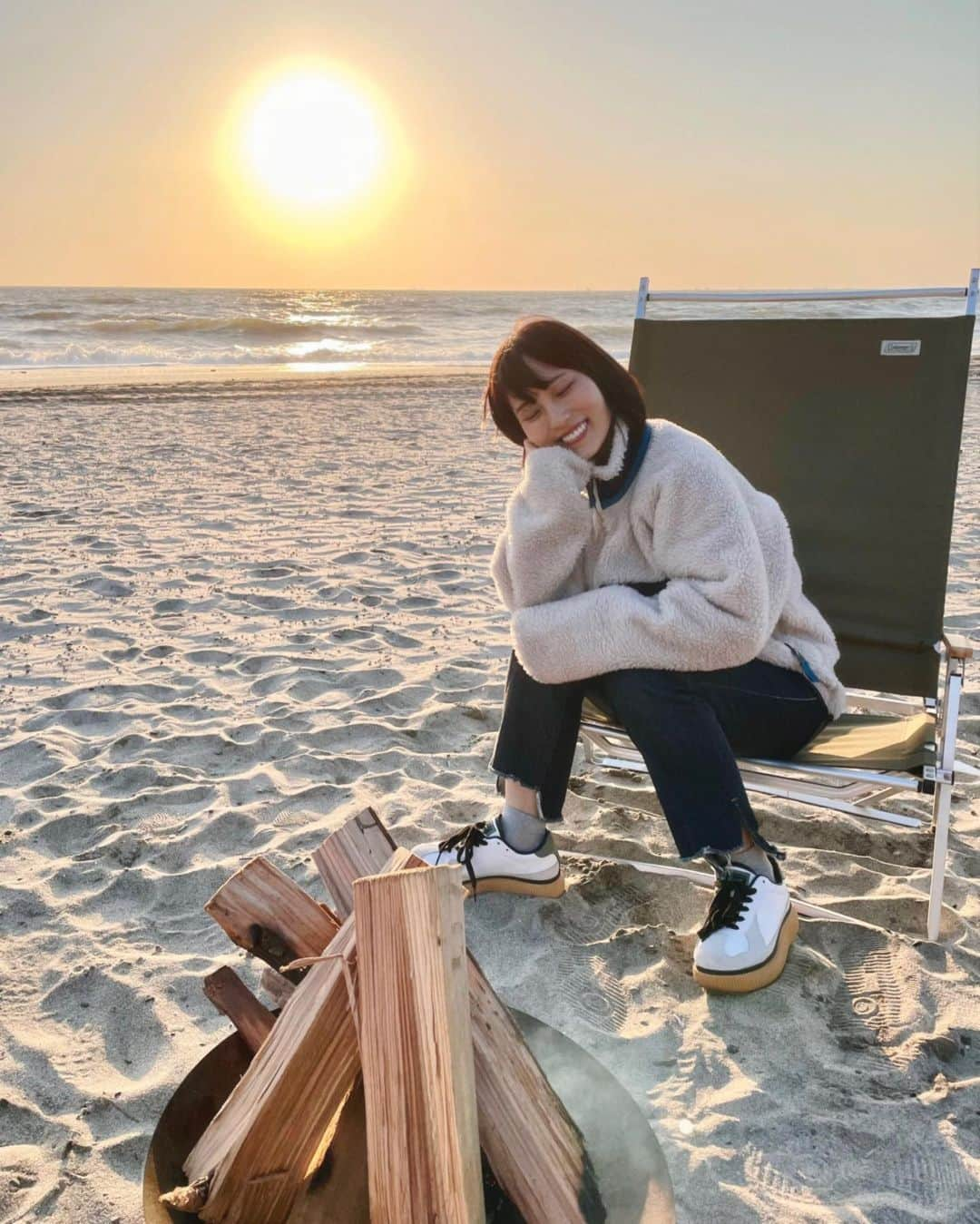 森田真理華さんのインスタグラム写真 - (森田真理華Instagram)「明日のベイモーニンググローリーは 稲毛海浜公園⛱️ 海辺で夕焼け見ながら焚き火したり ドッグラン、釣りまで最高だったなぁ🪽 そして今回はプレゼントがあります☺️ 是非聴いてください🫶  日曜朝8時からのbayfm 78.0hz bay morning glory☕️🩷  . .  #bayfm#baymorningglory #ラジオ#ベイエフエム #ラジオDJ#森田真理華 #稲毛海浜公園#いなぷー #フィッシング#釣り#ニジマス #餌釣り#釣り堀#プール釣り堀  #ニジマス釣り#sunsetbeachpark  #稲毛#sunsetbeachparkinage  #takibi#焚き火 #sunsetbeachclub  #sunsetbeachclubTAKIBI」12月16日 18時30分 - marika__morita