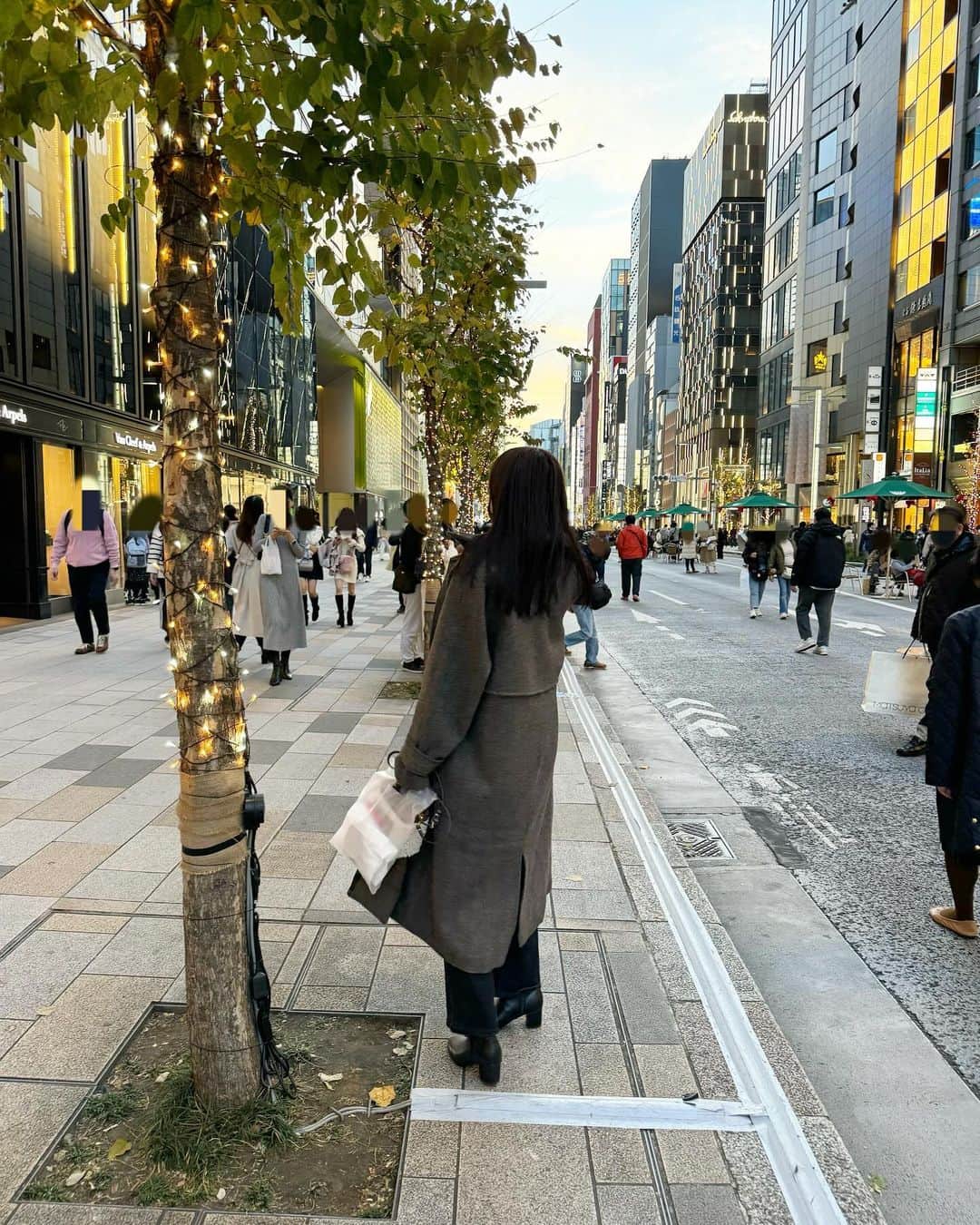 飯野雅さんのインスタグラム写真 - (飯野雅Instagram)「しっかり重みのあるコートで前を開けても閉めても可愛い🫶🏻」12月16日 18時33分 - biichan_