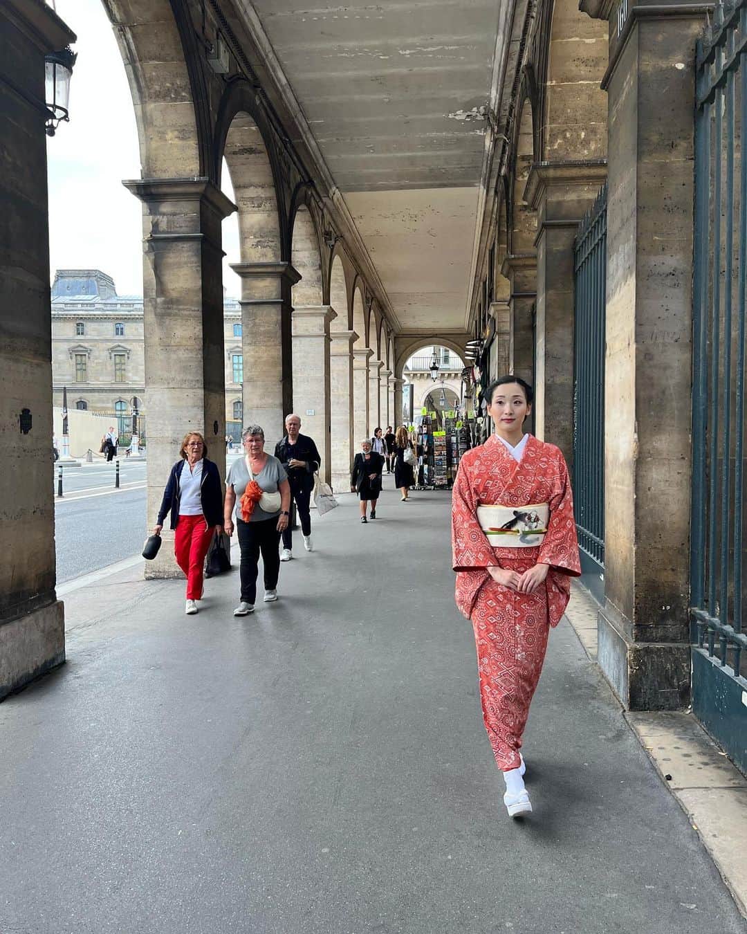 蘭乃はなさんのインスタグラム写真 - (蘭乃はなInstagram)「そうだ、パリ行こう  #和樂 #和樂web #オフショット  @warakumagazine   #着物 #kimono  #らんの着物  #ときどき半目」12月16日 18時41分 - rannohana_official