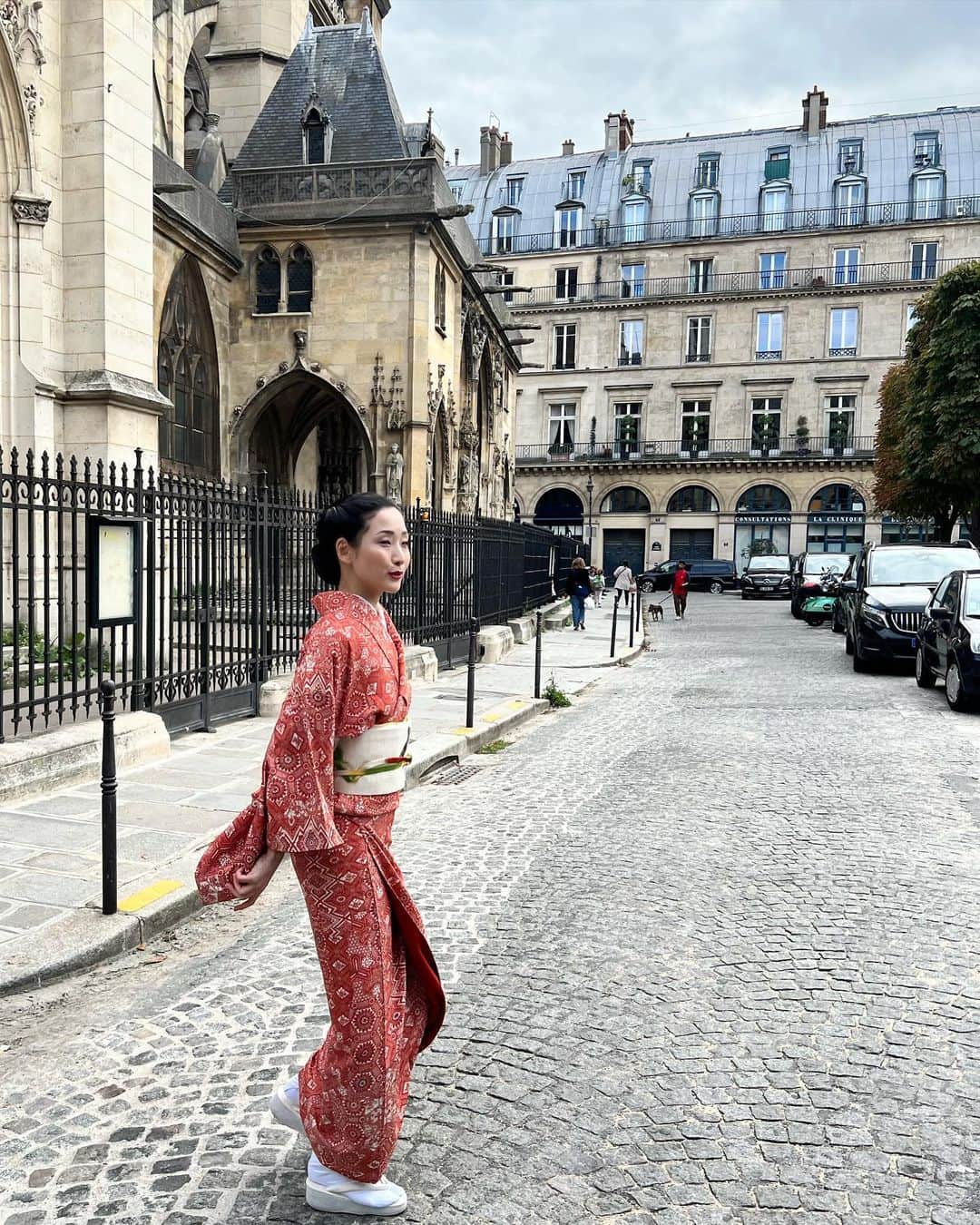 蘭乃はなさんのインスタグラム写真 - (蘭乃はなInstagram)「そうだ、パリ行こう  #和樂 #和樂web #オフショット  @warakumagazine   #着物 #kimono  #らんの着物  #ときどき半目」12月16日 18時41分 - rannohana_official
