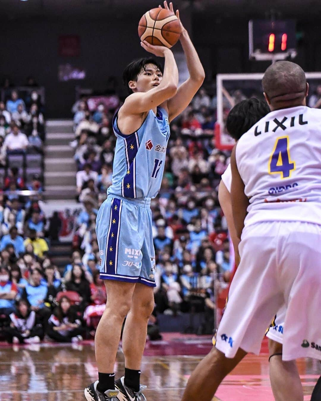 千葉ジェッツさんのインスタグラム写真 - (千葉ジェッツInstagram)「試合風景📸  B.LEAGUE2023-24 vs. SR渋谷 🏀試合終了🏀 千葉J 88-93 SR渋谷  #延長戦 #オーバータイム #あと一歩及ばず #悔しい敗戦 #chibajets #Bリーグ #千葉ジェッツ #バスケ #basketball #portrait  #photograph #ジェッツ写真部 #レンズ越しの世界 #応炎 #ありがとうございました」12月16日 18時44分 - chibajets_official