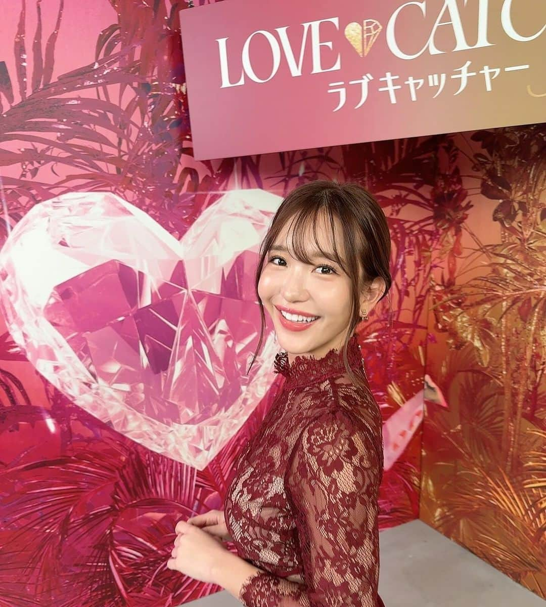 COCOさんのインスタグラム写真 - (COCOInstagram)「ABEMAのオリジナル新作番組 『LOVE CATCHER Japan』が今夜22:00から放送開始🌹 一足お先に番組のレセプションパーティー にお邪魔させて頂きました✨  “愛”か“お金”か究極の選択をした男女10人が自分が選んだ正体を隠した状態で恋愛ゲームに参加。真実の愛を見つける「ラブキャッチャー」か、賞金500万円を狙う「マネーキャッチャー」のいずれかを事前に選択。「ラブキャッチャー」は「マネーキャッチャー」に騙されずに真実の愛をみつけられるかが鍵となる… 最後に愛か、金を手に入れるのは誰なのか？？  予想しながら男女の心理戦を楽しめる内容で ハラハラドキドキしながら楽しませて頂きました🥹💖 これは女子会で皆と観たら楽しそう🔥  ぜひ皆様ま今夜22:00〜ご覧ください☺️ https://abema.tv/channels/abema-special/slots/Cc9jar5BQk8TpB?utm_medium=social&utm_source=instagram&utm_campaign=cast_ig_lovecatcher_reception_ap_free_slot_Cc9jar5BQk8TpB  #PR #ラブキャッチャー」12月16日 19時28分 - coco_coco000