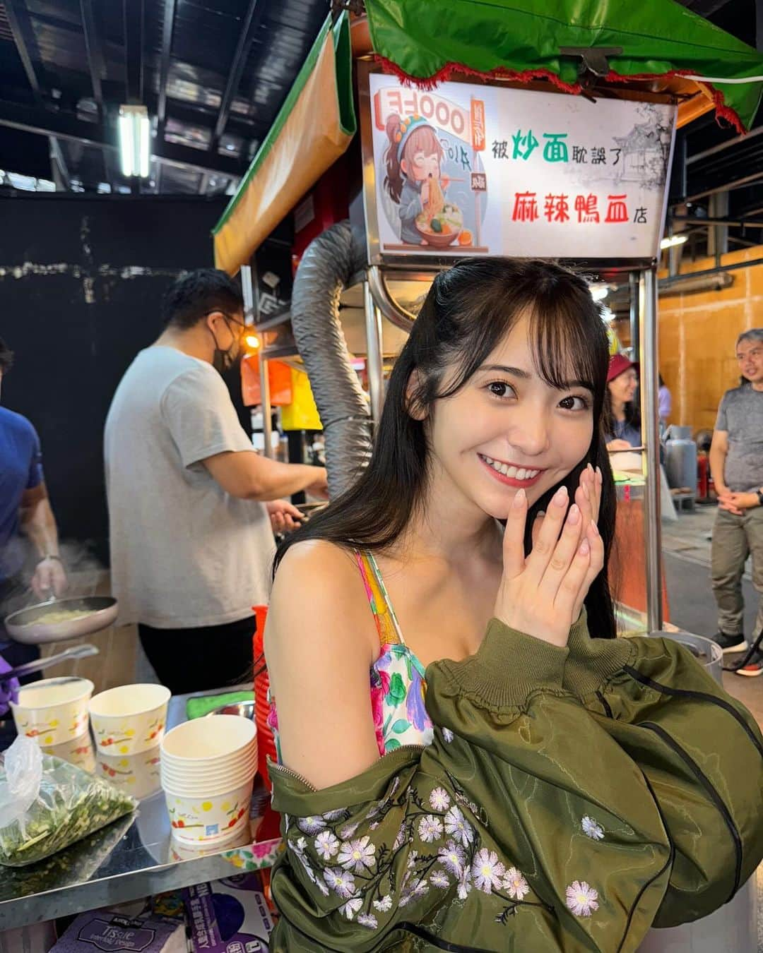 かとゆりのインスタグラム：「台湾の夜市たのしかった🎠」