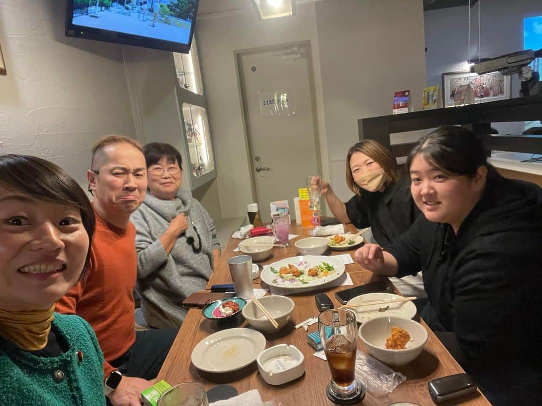 鈴木貴子のインスタグラム：「FBで「忘年会声かけてください！」に応えて頂き、 「やってるよ」と教えて頂いたので 本当にやってきました！！！！！！😃  お声がけありがとうございます😊」