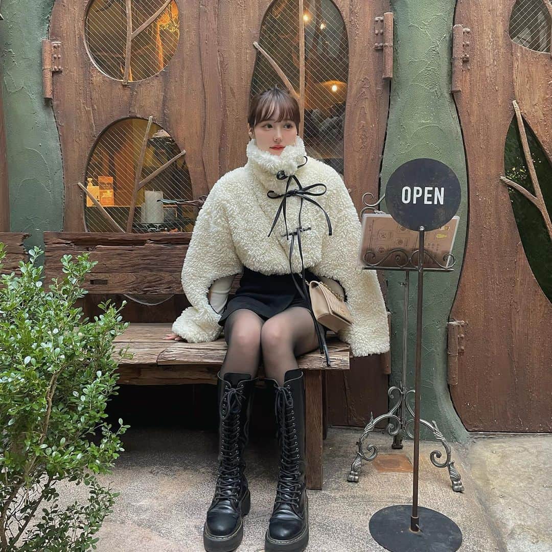木村りかこのインスタグラム：「昨日のコーデ🐈‍⬛⸒⸒〰︎♥」