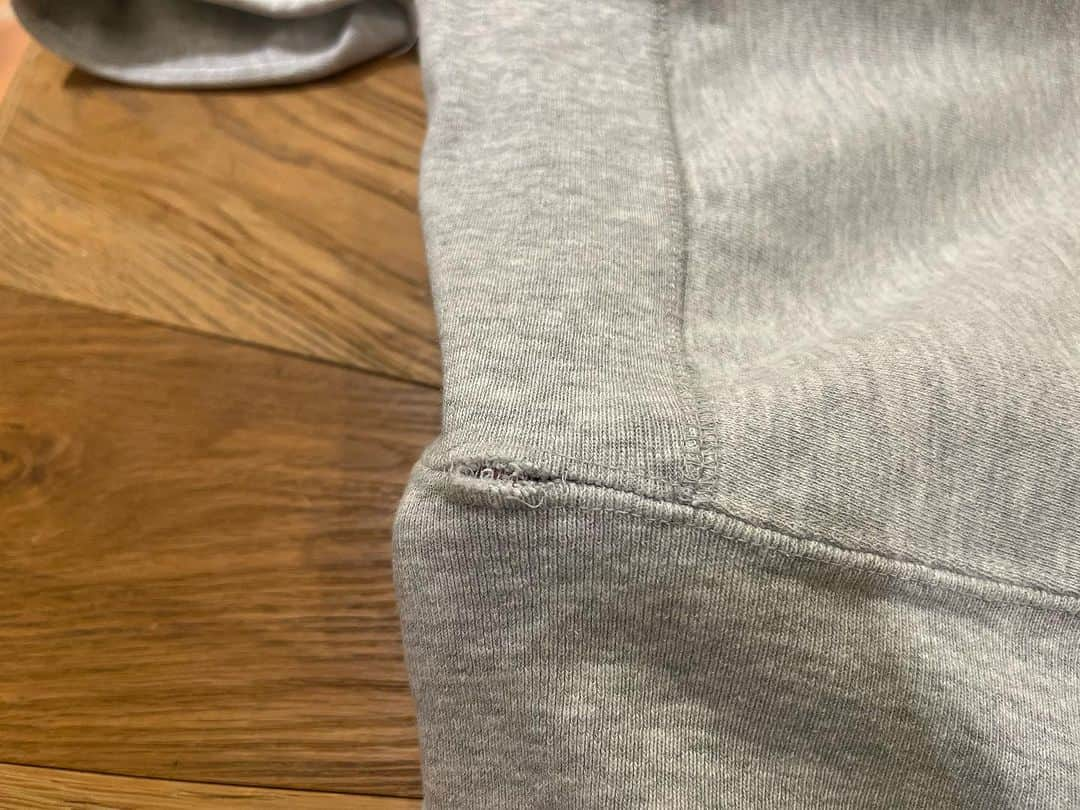 スタンダードカリフォルニアさんのインスタグラム写真 - (スタンダードカリフォルニアInstagram)「「Todays Special」  Used  Champion Reverse Weave  Crew Sweat.  80年代後期のトリコタグChampion Reverse Weaveです。 右の裾リブに2センチほどのほつれがありますが、着用時は目立たず全体的にコンディションも抜群です。  Size : XL  着丈:約73.0cm 身幅:約58.0cm 肩幅:約48.0cm 袖丈:約59.0cm  ¥22,000-(税込)  ※お問い合わせはDMで宜しくお願い致します。 ※お問い合わせ頂いた順番に対応させて頂きます。  @standardcalifornia_os  @standardcalifornia_movie  #standardcalifornia  #used  #champion  #reverseweave  #sweatshirt  #スタンダードカリフォルニア  #古着 #チャンピオン #リバースウィーブ #スウェット #80s #トリコタグ  #internationalshipping  #overseashipping  #worldshopping  #worldshoppingjp」12月16日 20時03分 - standardcalifornia