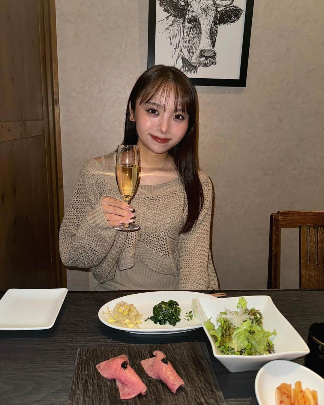 勝又彩央里のインスタグラム：「姉のお誕生日をうしごろバンビーナ恵比寿ヒルトップ店でお祝い🥂❤️  アニバーサリープランの黒毛和牛の肉ケーキ、とっても喜んでくれました🎂  ワインとお肉って幸せの味！姉さまHappy な一年を！！ これからもお世話よろしくね😙  #誕生日 #誕生日プレート #焼肉 #うしごろバンビーナ恵比寿ヒルトップ店 #うしごろ #恵比寿焼肉 #肉ケーキ #ushigoro #PR #姉妹 #恵比寿 #グルメ #女子会 #ootd #tflers #ニット #ワンピース #ケーキ #winter #instagood #思い出 #休日 #休日コーデ」