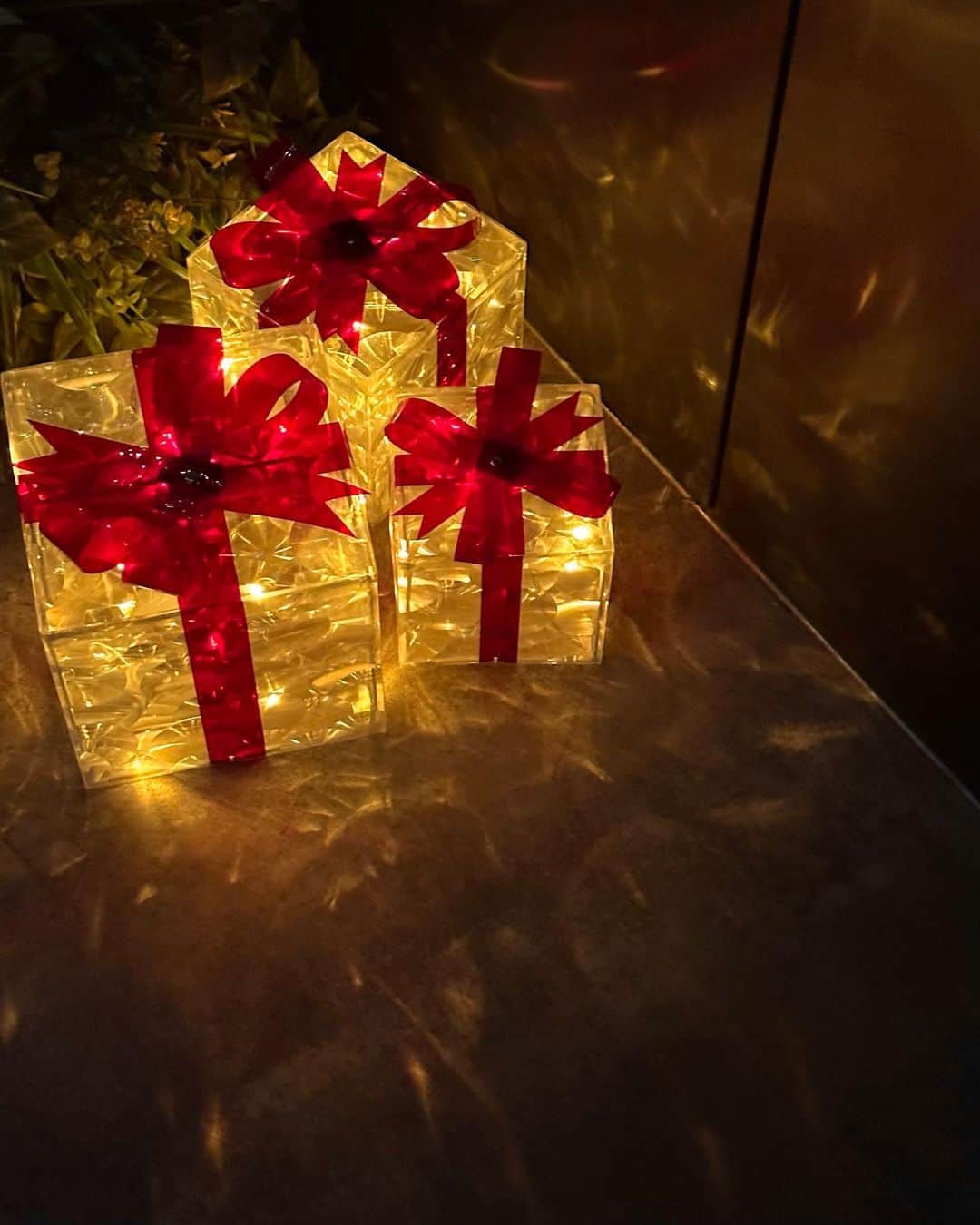 石崎日梨さんのインスタグラム写真 - (石崎日梨Instagram)「⁡ ベロアリボンアレンジ~🐈‍⬛🎄 友人の結婚式へ!!」12月16日 20時17分 - ishizaki_hina0123