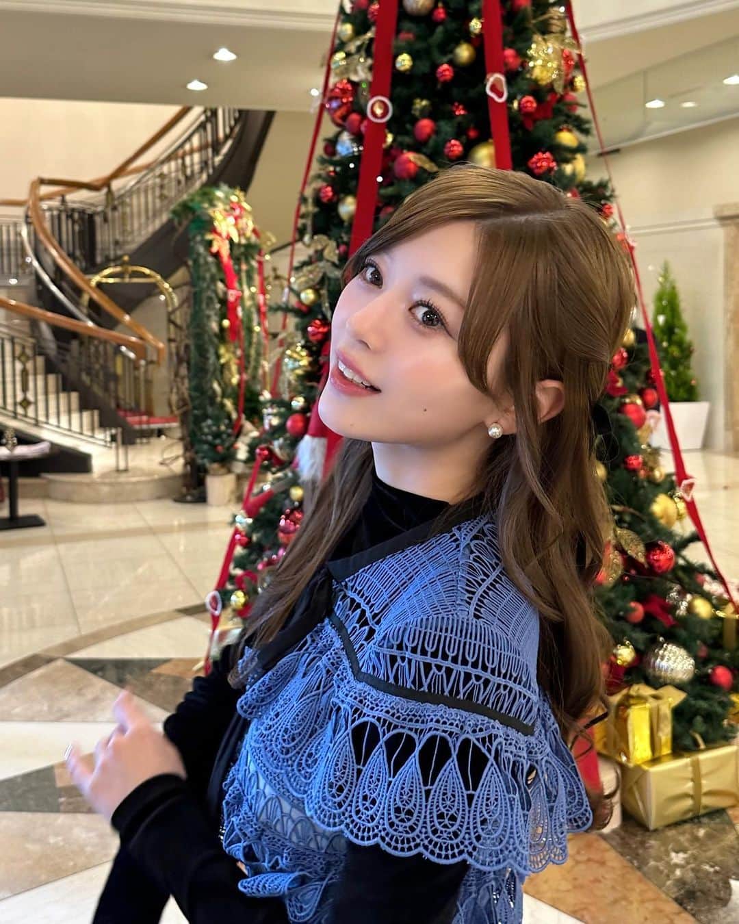 石崎日梨さんのインスタグラム写真 - (石崎日梨Instagram)「⁡ ベロアリボンアレンジ~🐈‍⬛🎄 友人の結婚式へ!!」12月16日 20時17分 - ishizaki_hina0123