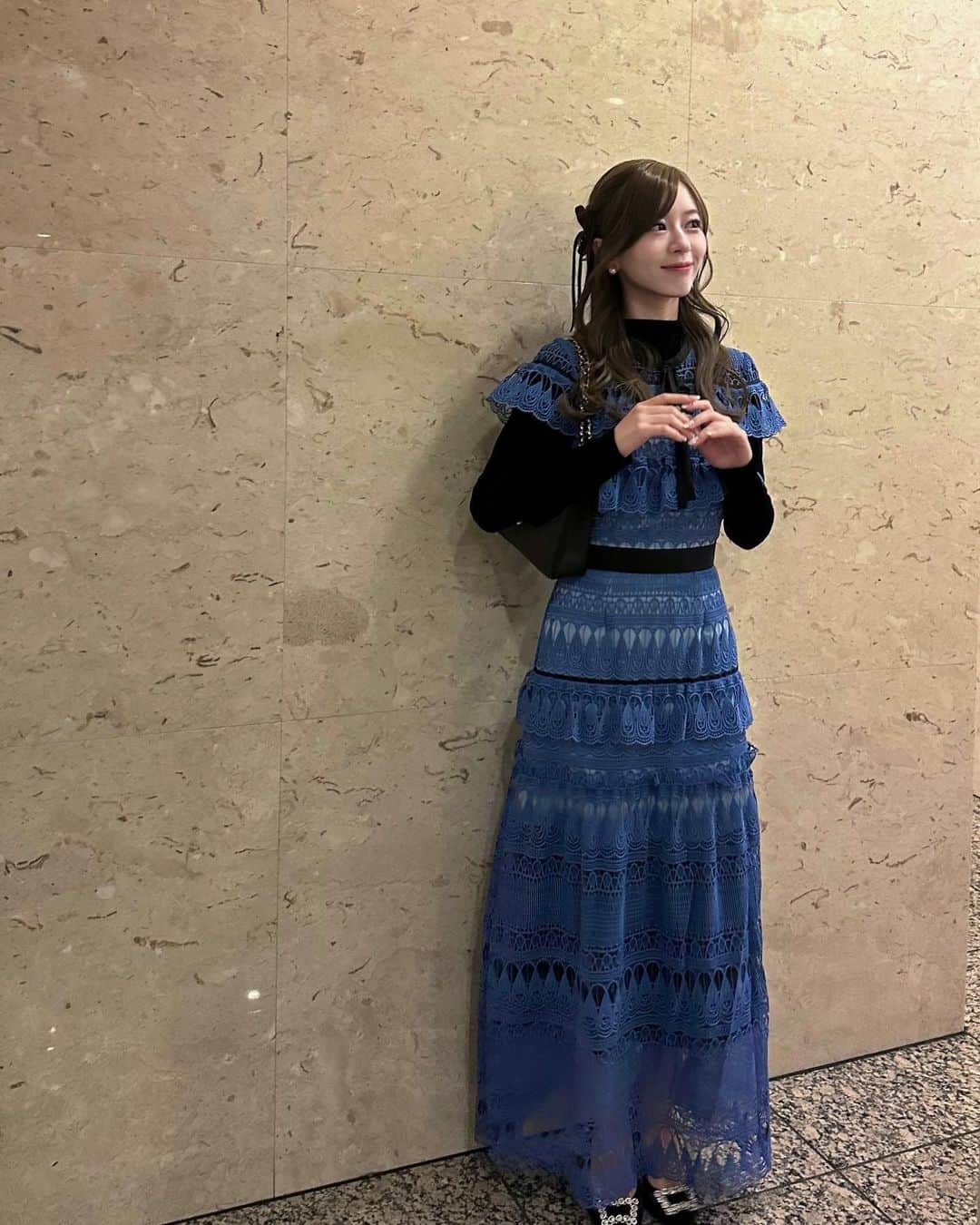石崎日梨さんのインスタグラム写真 - (石崎日梨Instagram)「⁡ ベロアリボンアレンジ~🐈‍⬛🎄 友人の結婚式へ!!」12月16日 20時17分 - ishizaki_hina0123