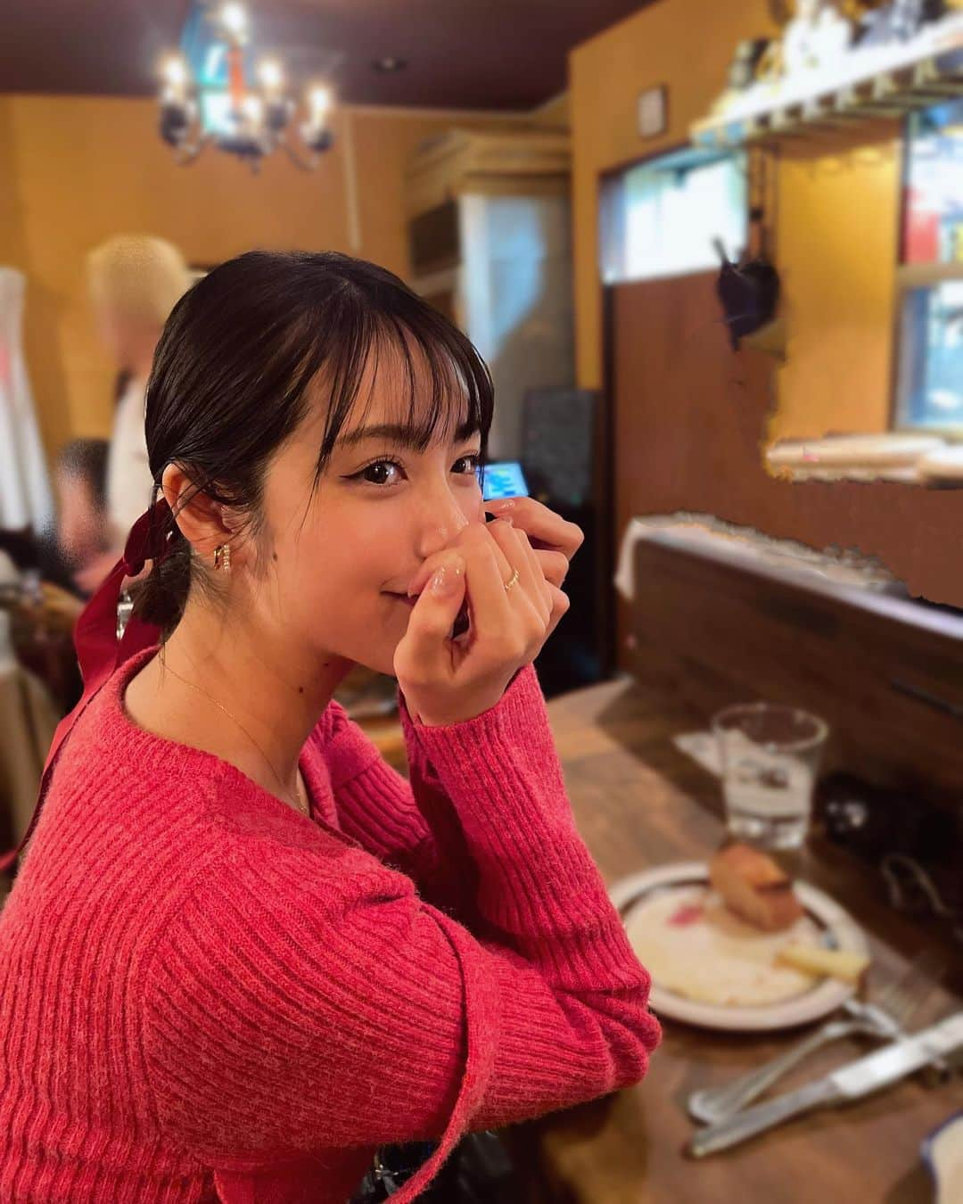 CHIAKIさんのインスタグラム写真 - (CHIAKIInstagram)「. ほろ酔い🍷 いつも一杯だけ🫠 大好きな人達と食べるご飯が本当幸せ」12月16日 20時18分 - cjd_chiaki