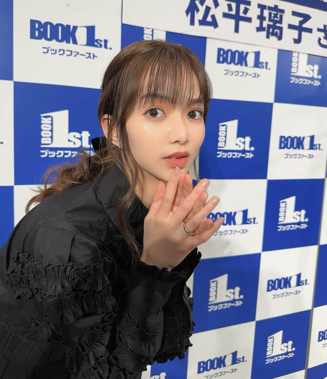 松平璃子のインスタグラム：「昨日は寒い中ありがとう🐈‍⬛🩶」