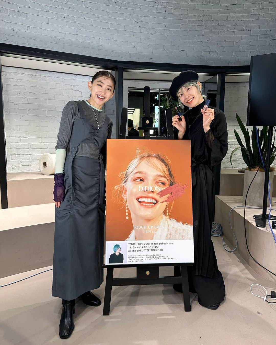 田辺かほさんのインスタグラム写真 - (田辺かほInstagram)「.  @didion_beauty のTOUCH UP EVENT @paku_chan さんに2パターンメイクして頂きました！ テーマは"ハンサムSweet"と"モードCool" どちらも洋服とメイクマッチしていて素敵でした🫢 (見逃してしまった方はDIDIONのアカウントからアーカイブでご覧頂けます！) . そしてDIDIONを実際に見たい方は原宿The SHEL'TTER TOKYO にて21日までPOP UPやっているそうなので是非お立ち寄りください✨ . . DIDIONは発売当初からカタログのモデルをやらせて頂いており、そして大学時代は4年間MOUSSYで働いていて、今日シェルターでイベントできたのも嬉しいご縁でした🤭 . . . . . #didion #didionbeauty #ディディオン #メイクイベント  #theshelttertokyo」12月16日 20時38分 - kaho__tanabe