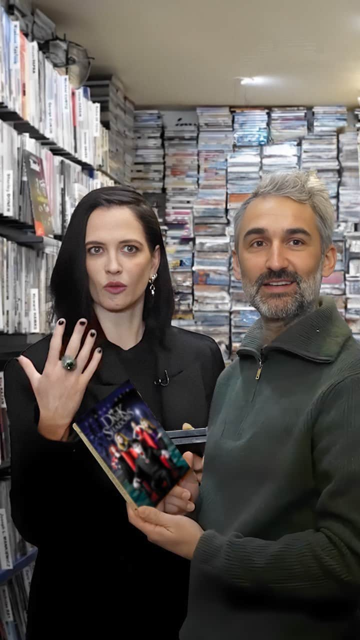 エヴァ・グリーンのインスタグラム：「À l'occasion de la sortie du film "Les trois Mousquetaires : Milady", Eva Green et Martin Bourboulon sont venu faire un tour dans le Vidéo Club pour parler inspirations et influences cinématographiques 🎬」