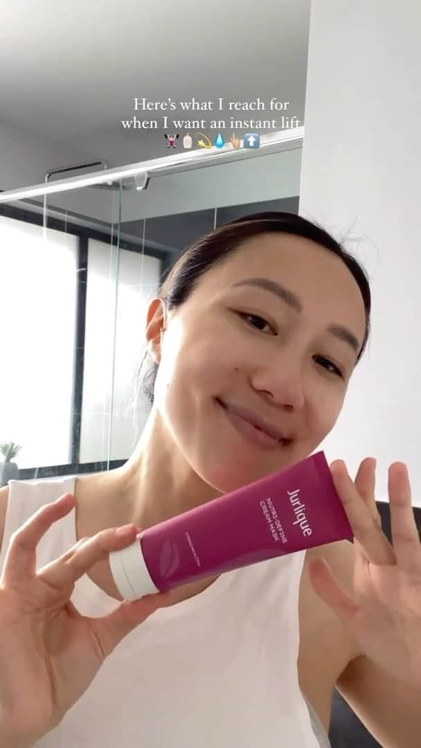 ジュリークのインスタグラム：「“It has a beautiful, rich, creamy texture that melts into my skin and leaves it hydrated, plump and dewy. I love using it before applying make up or as the last step in my night time skincare routine for that juicy, plump skin when I wake up!”  💭 @frombianca . . . #jurliqueusa #clearskin #skinhealth #hydratingmask #skincaremask #glowyskincare #skincare #skincarebrands #skincarebrand #skincareproduct #healthyskin」