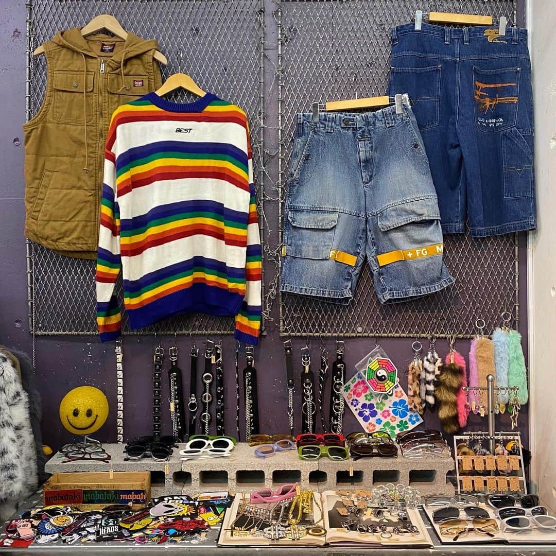 古着屋フラミンゴ下北沢マバタキ店さんのインスタグラム写真 - (古着屋フラミンゴ下北沢マバタキ店Instagram)「CLOSE 21pm  HIPHOPブランドアイテム、多数入荷いたしました🌐 MABATAKI ONLINEにも出品しております。 詳しいサイズ・状態・着用画像については ＤＭにてお問合せください😊  #mabataki #vintage #fashion #fyp  #y2k #00s #90s #mabataki #punk #goth  #ootd #grunge #grungeaesthetetic #grungefashion #90sgrunge #harajuku #japan #aestheteticpicture #fashion #y2k #y2kfashion #webcore #darkcore #grungevibes #cybercore #00s #pinterest #pinterestinspired  #pinterestaesthetic #古着 #大須古着屋」12月16日 20時48分 - nagoya_mabataki