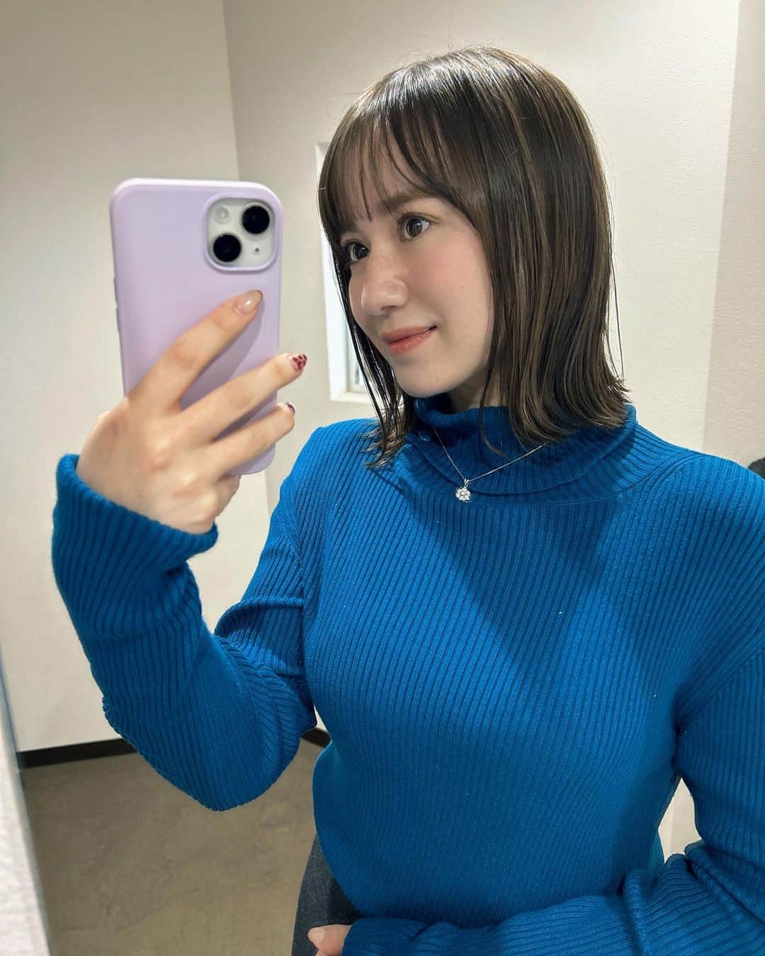 スミス春子さんのインスタグラム写真 - (スミス春子Instagram)「.  一年くらい前の！  髪を伸ばしてるのに たまに切りたくなっちゃう…🥲  飽き性なので、髪型がコロコロ変わります💇🏻‍♀️  伸びるまで我慢…💭  #フリーアナウンサー #しょーとへあ  #ニヤリ」12月16日 20時50分 - harukosmith