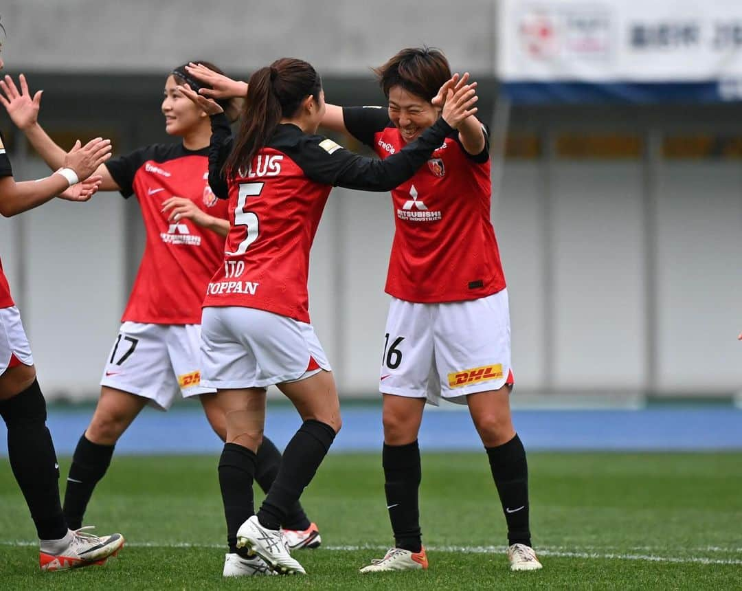 伊藤美紀さんのインスタグラム写真 - (伊藤美紀Instagram)「皇后杯　vs 日体大SMG横浜　2-0♦️✨  いいスタート！勝ち進むのみ！🫡 次はリーグ戦、次もみんなで勝つぞー！！！！ 今日も、現地での心強い応援、YouTubeでの応援ありがとうございました！ . . 個人的には課題だったダイレクトのシュートを決めれたのが少し成長かなと😌 光さんが相手全員引き連れてくれたのでマイナスがあきました そして、@seike_kiko ナイス突破からのナイスボール🫶🏻 みんなが繋いでくれたゴール！🥰 @yuippppp_9 ナイスゴールすぎました👏 . . #三菱重工浦和レッズレディース  #伊藤美紀 #5 #皇后杯」12月16日 20時50分 - miiiiiki.ito6